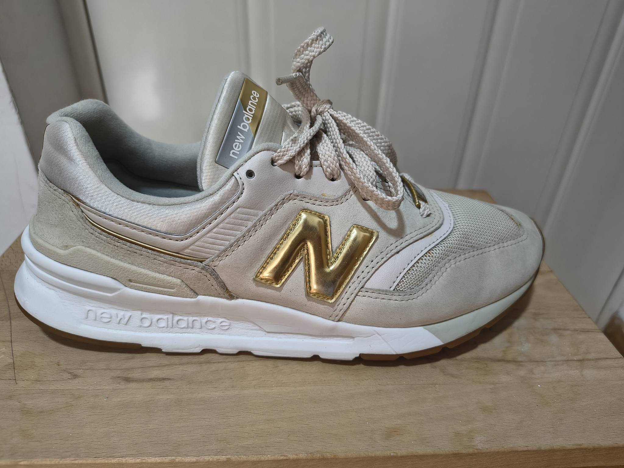 1. Tommy Jeans 41, 26 cm, 4000 2. New balance 40.5, 26cm, 3000 3 