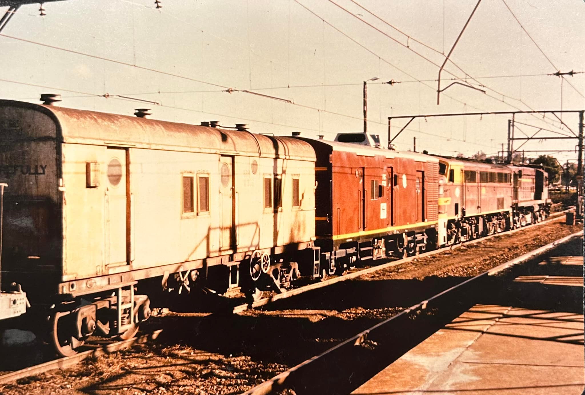 1977 train strike: Ballast train with 4506 and 4496 at Valley Heights