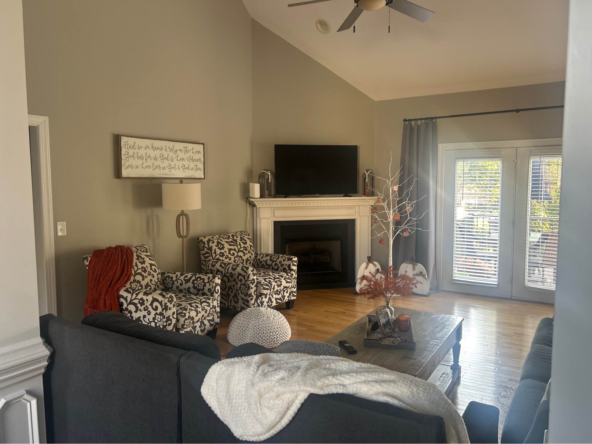 Curated visual reference: Gallery Detail: 5 Beds 3 Baths House Property Rentals