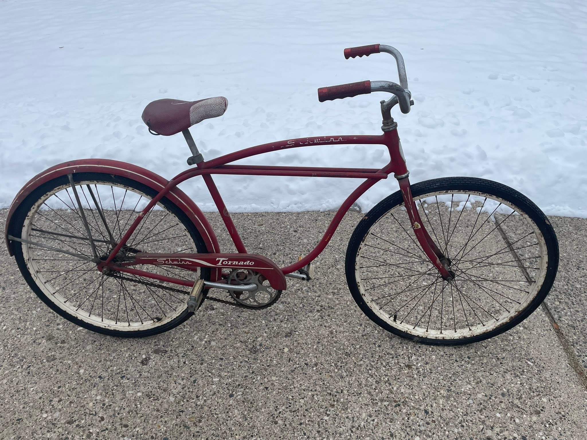 schwinn tornado bicycle Compact Electric Bike Black / 14" removable mudguards to shield you from road spray  A new e-bike just