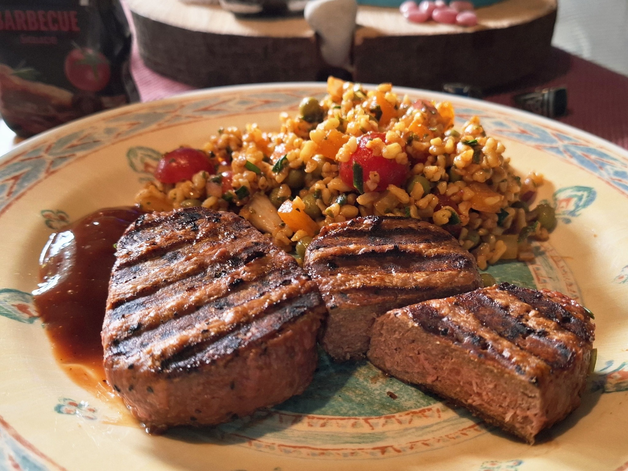 Nackenkotelett vom Gran Parino Schwein mit Kartoffelpüree Shirtake Pilzrahm und Salat