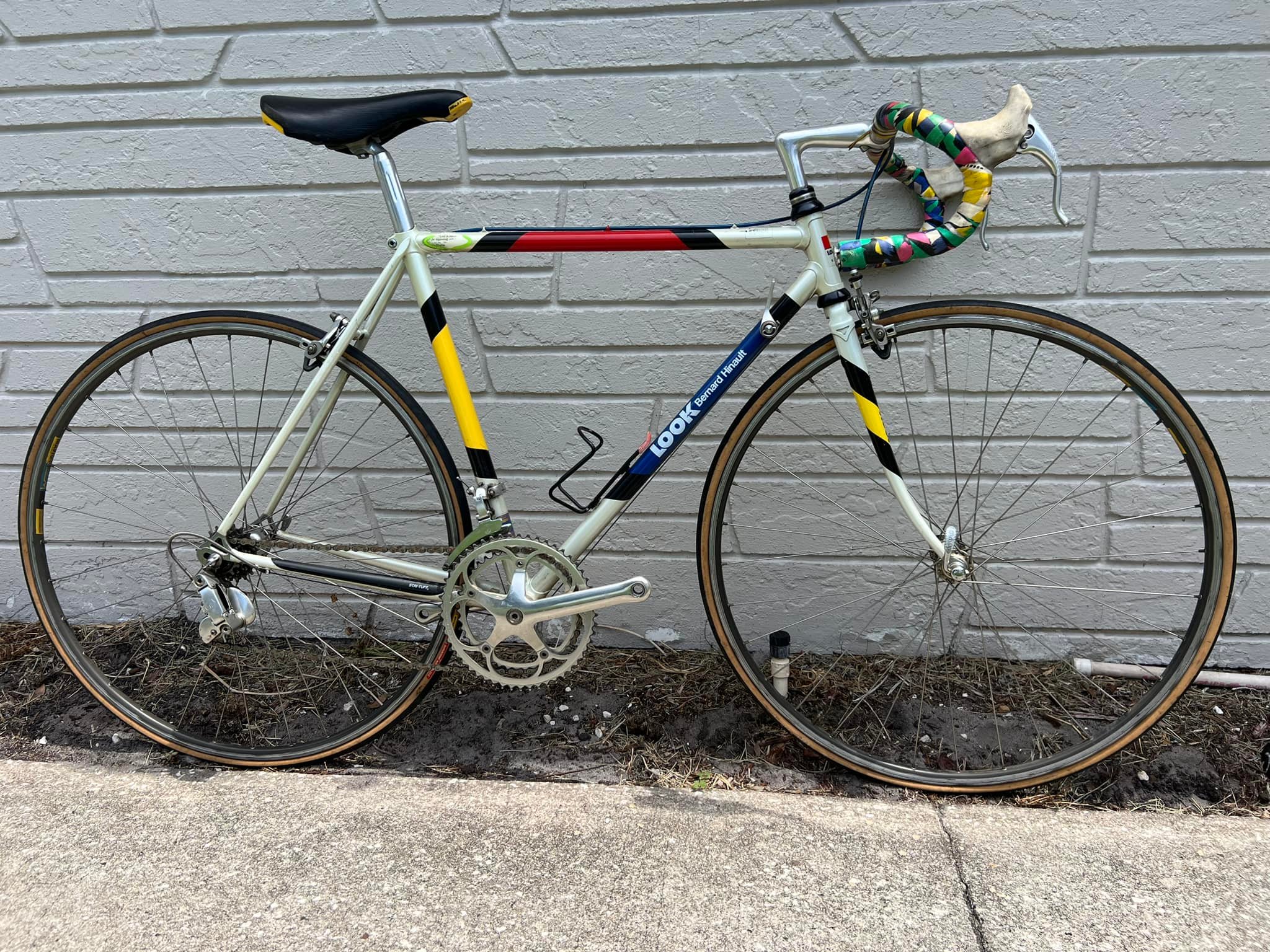 What is the value range of a Look Bernard Hinault and a Vitus 979