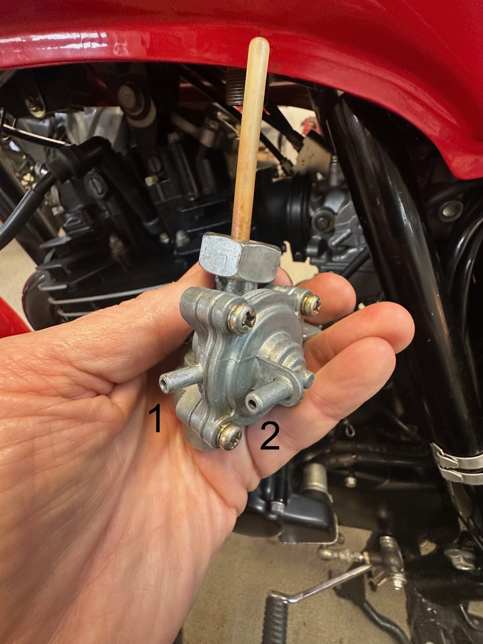 Partscollect Vacuum Fuel Petcock – Fits Honda Shadow VT500C & Ascot VT500FT (18mm X 1mm)