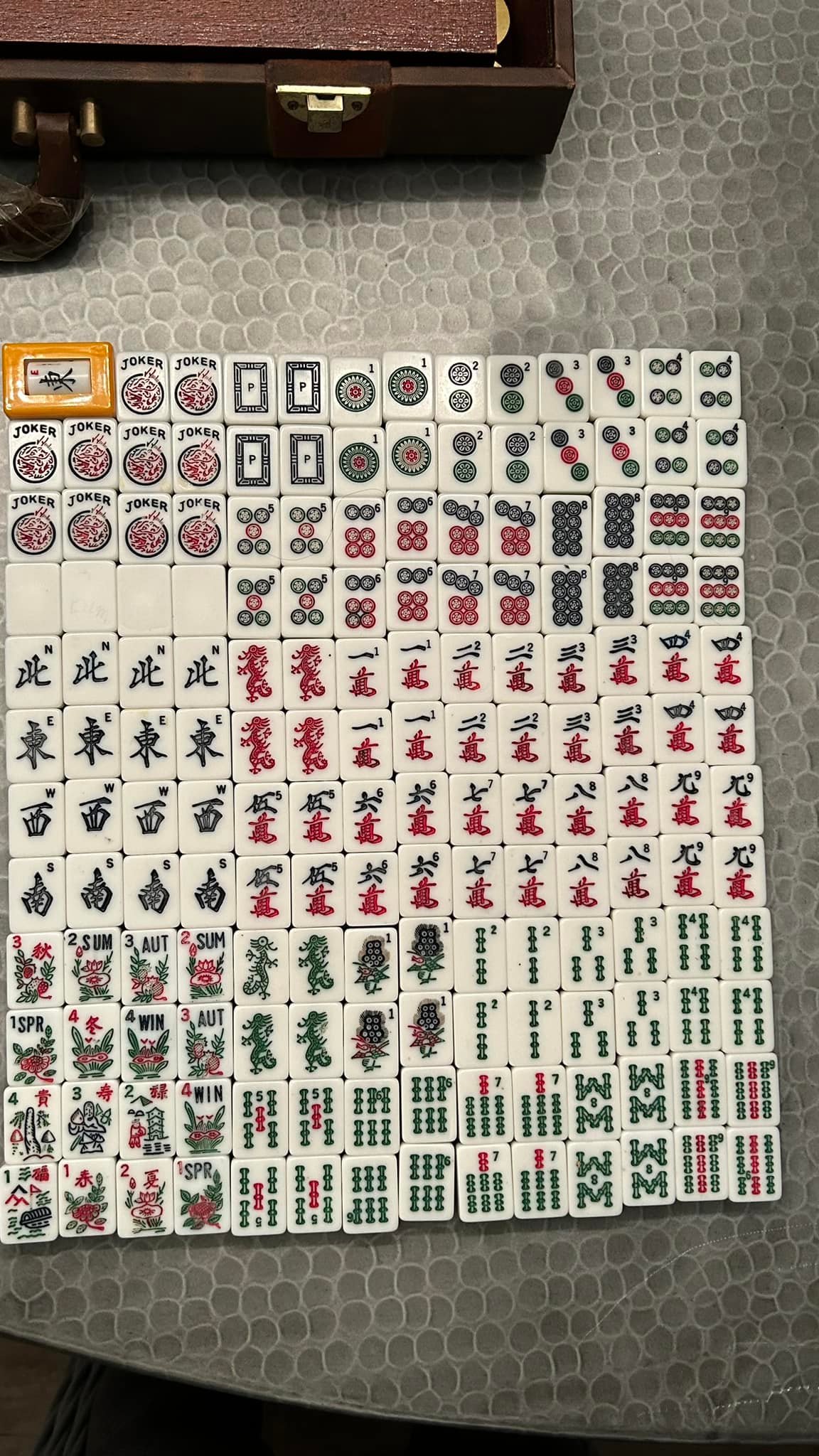 Mahjong set from 1989, need identification
