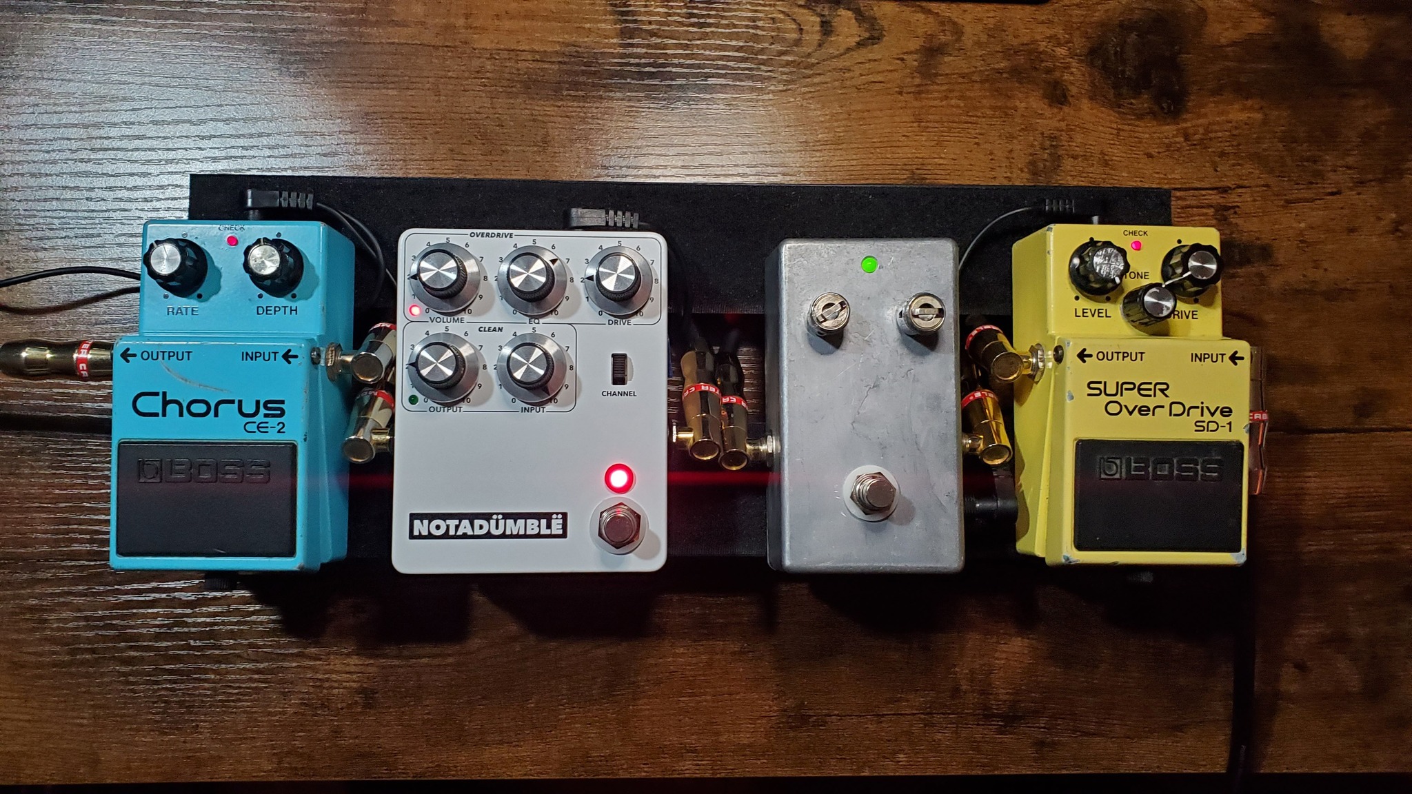 Custom pedalboard setup for guitar tones