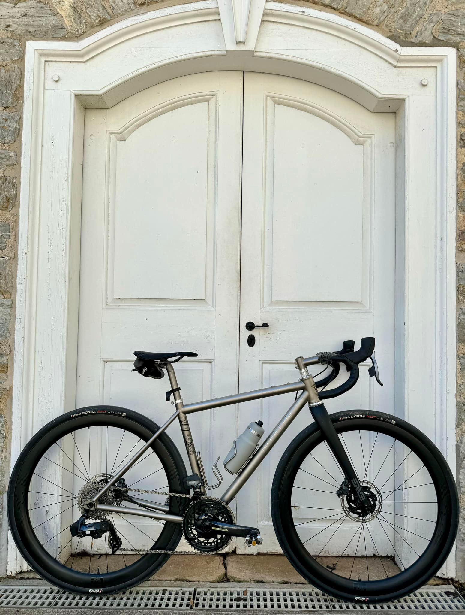 Paint matched Enve fork on a titanium bike