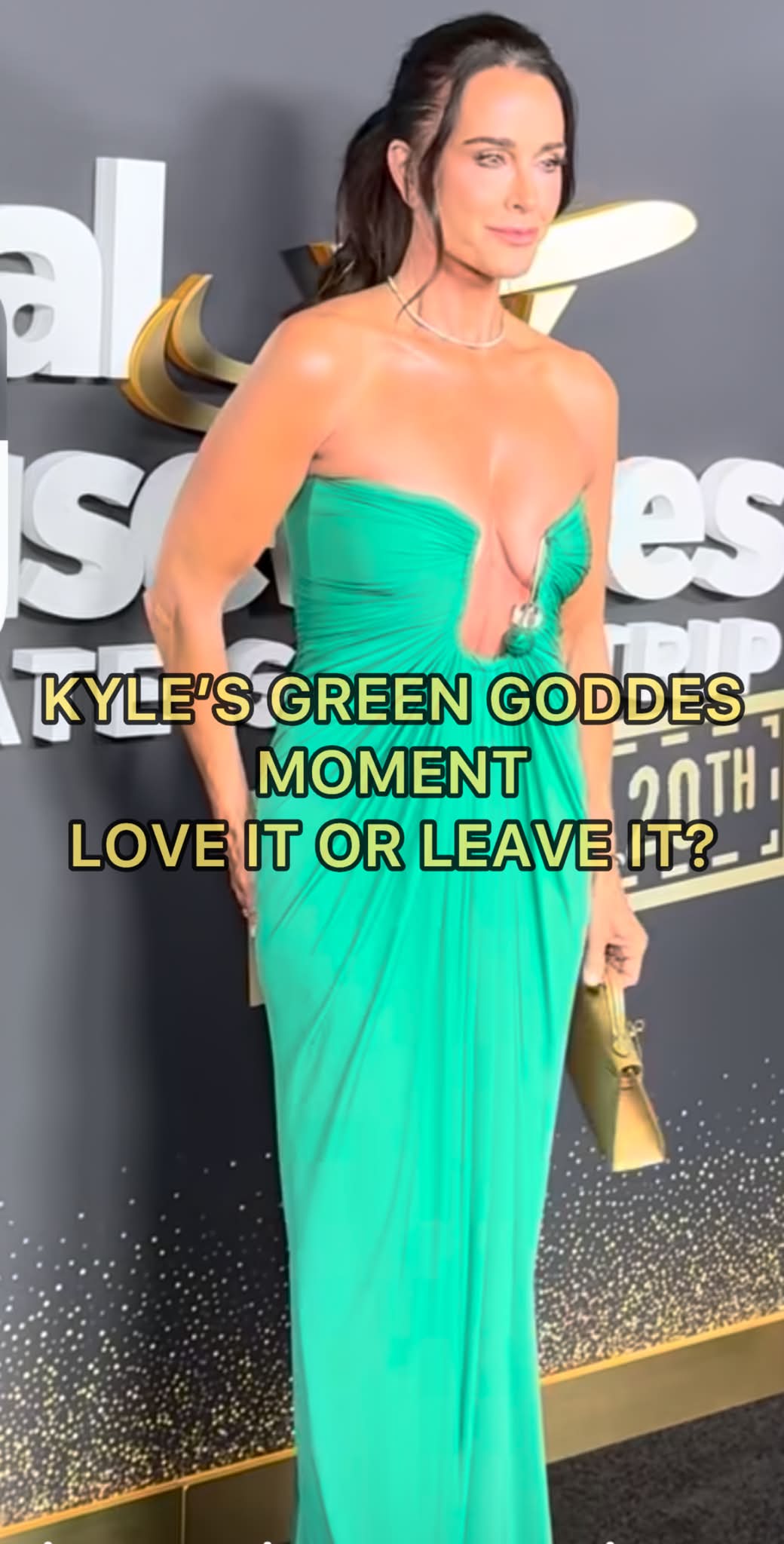 kyle richards green dress Richards' at the Carpet: Love It or Hate It? NotNewIn
