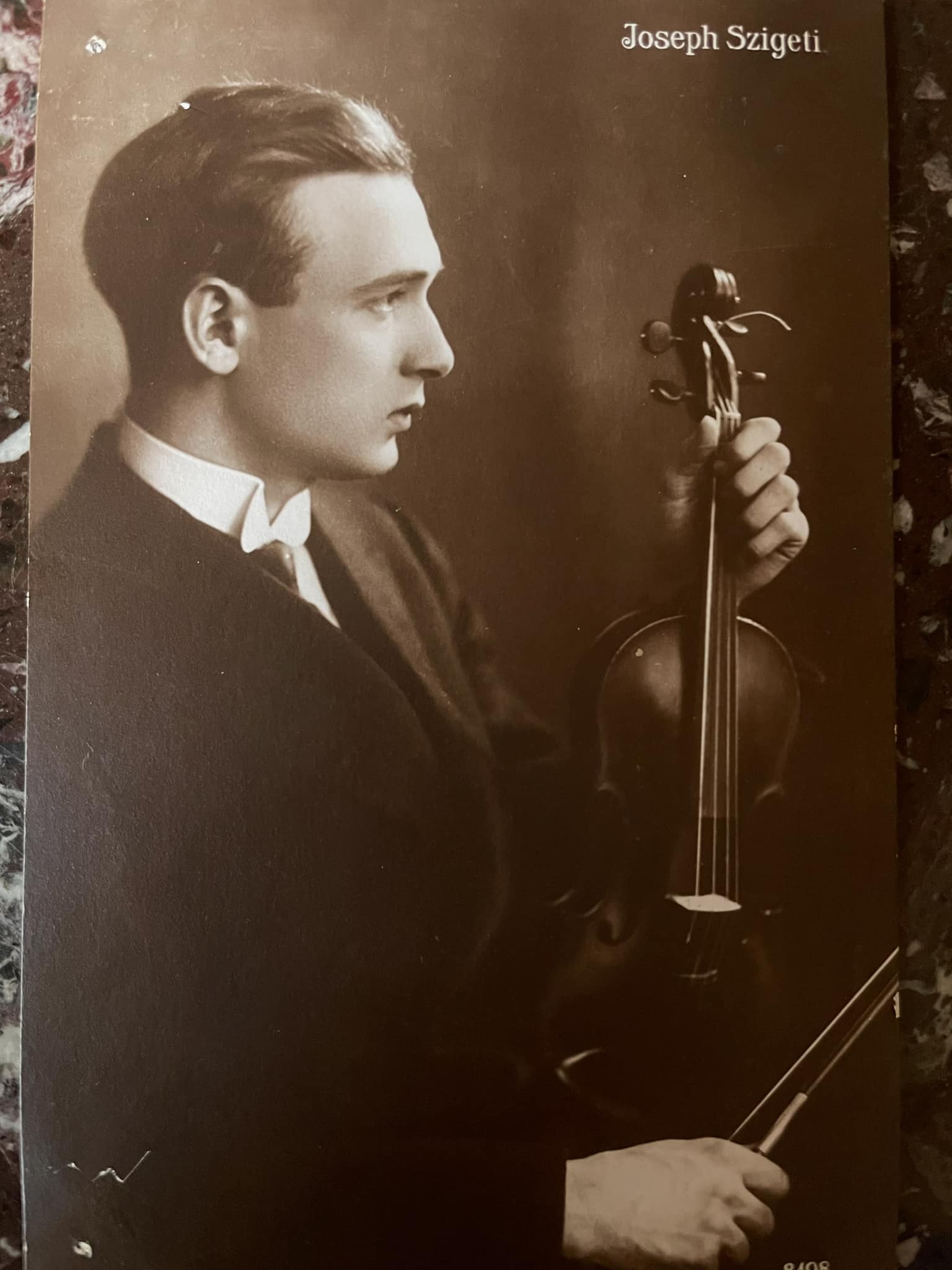 Joseph Szigeti on his violins (two Guarneris) and bows (two 