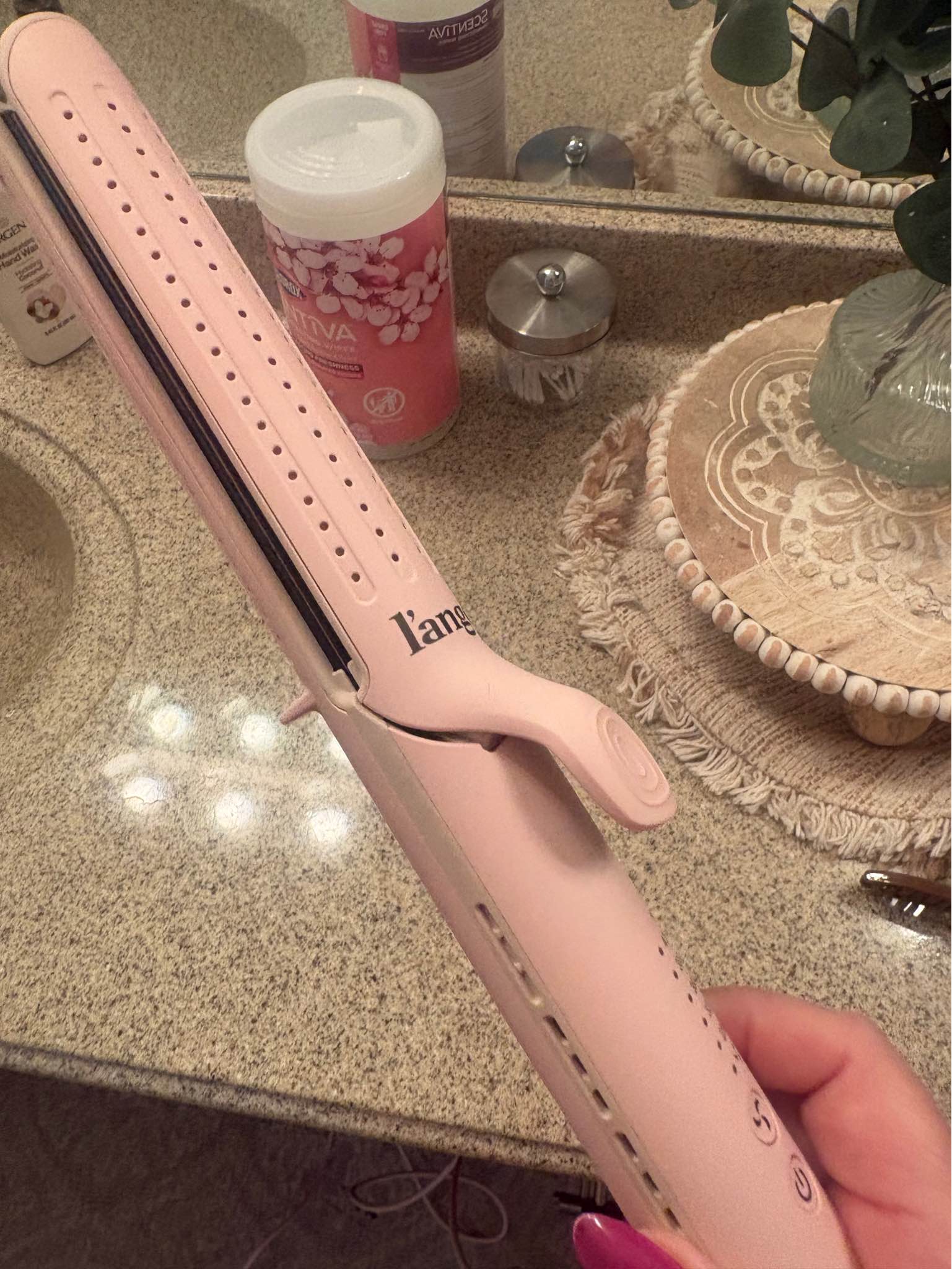 Blush pink L'ange Le Duo hair styler is a 2-in-1 tool that