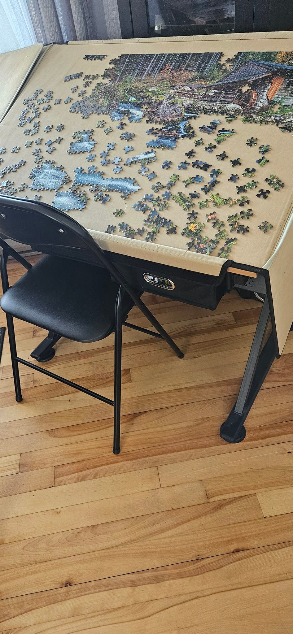 LAVIEVERT Table de puzzle réglable en bois avec couvercle, table inclinable portable avec pieds pliants, 4 plateaux de tri et surface antidérapante pour jeux et puzzles jusqu'à 1 000 pièces