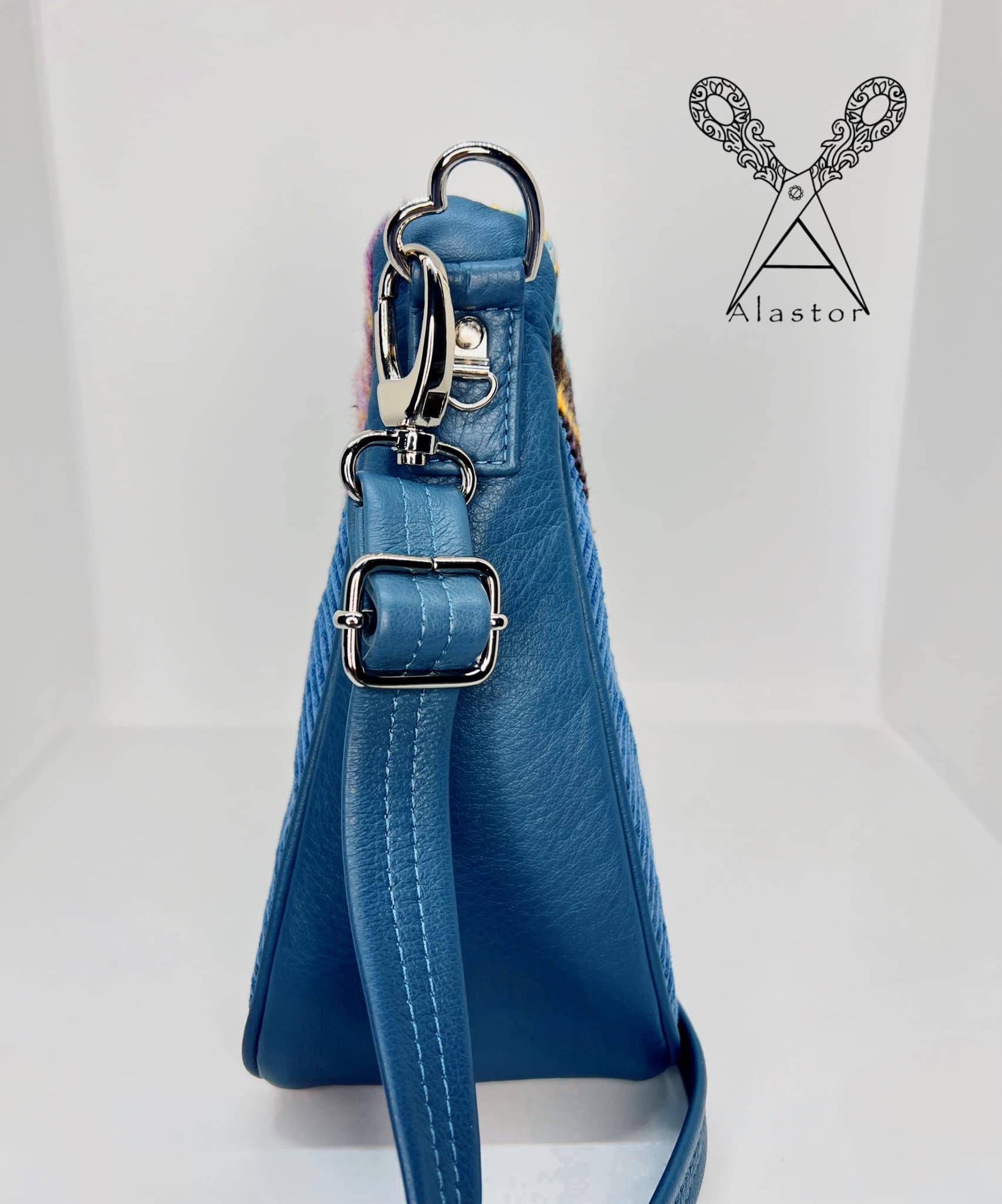 GOLDWIN 0 -HELICOID ACROSS BODY BAG- Color : Black A sling bag 