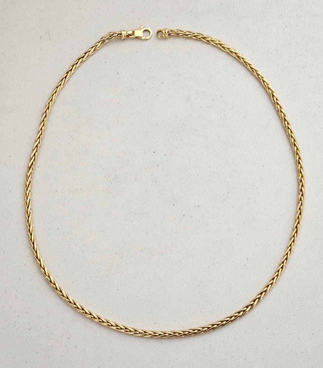 Who is the Italian maker of this 14K Gold necklace?