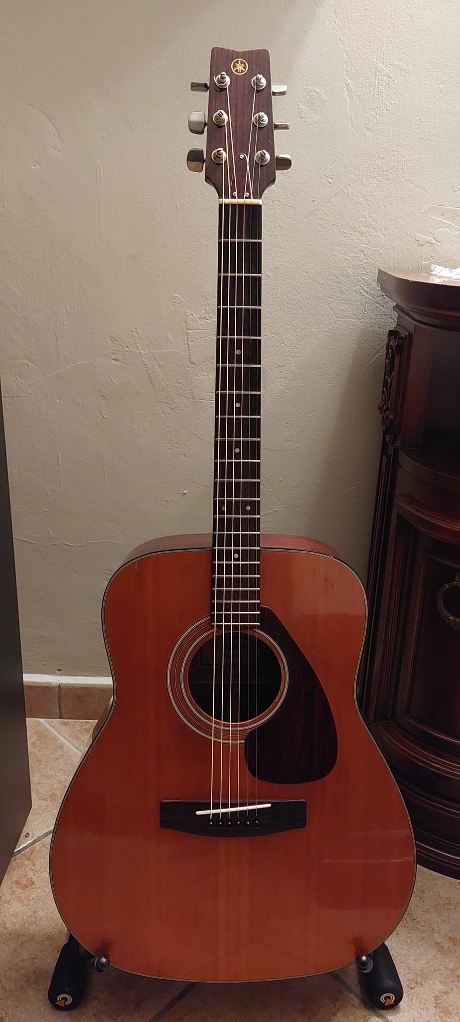 Yamaha FG-201 acoustic guitar review and history