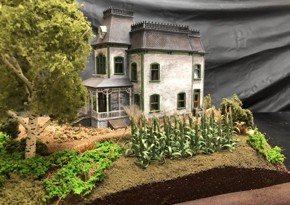 Psycho Bates Mansion Diorama Construction and Details