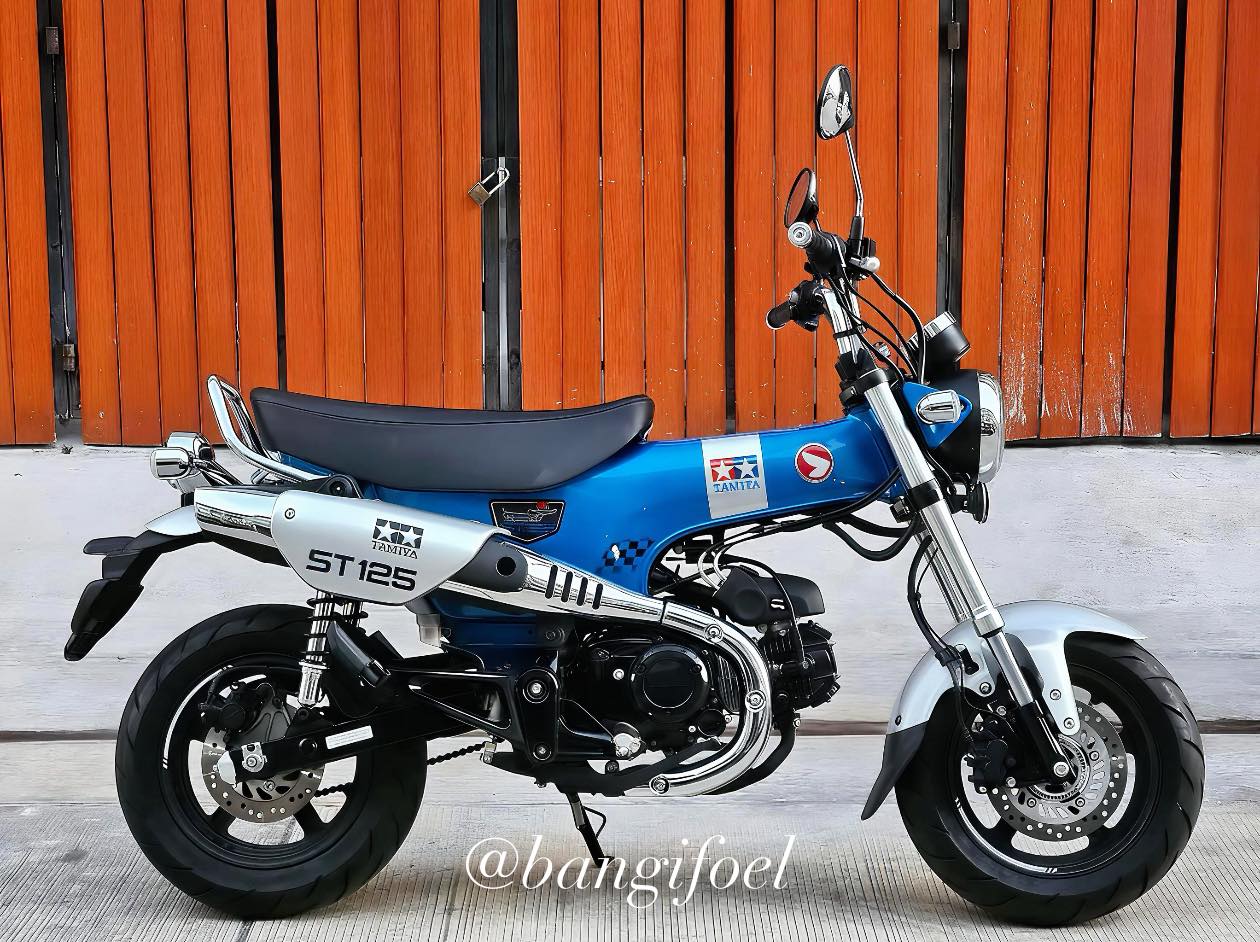 Honda Monkey ST125 motorcycle with classic design