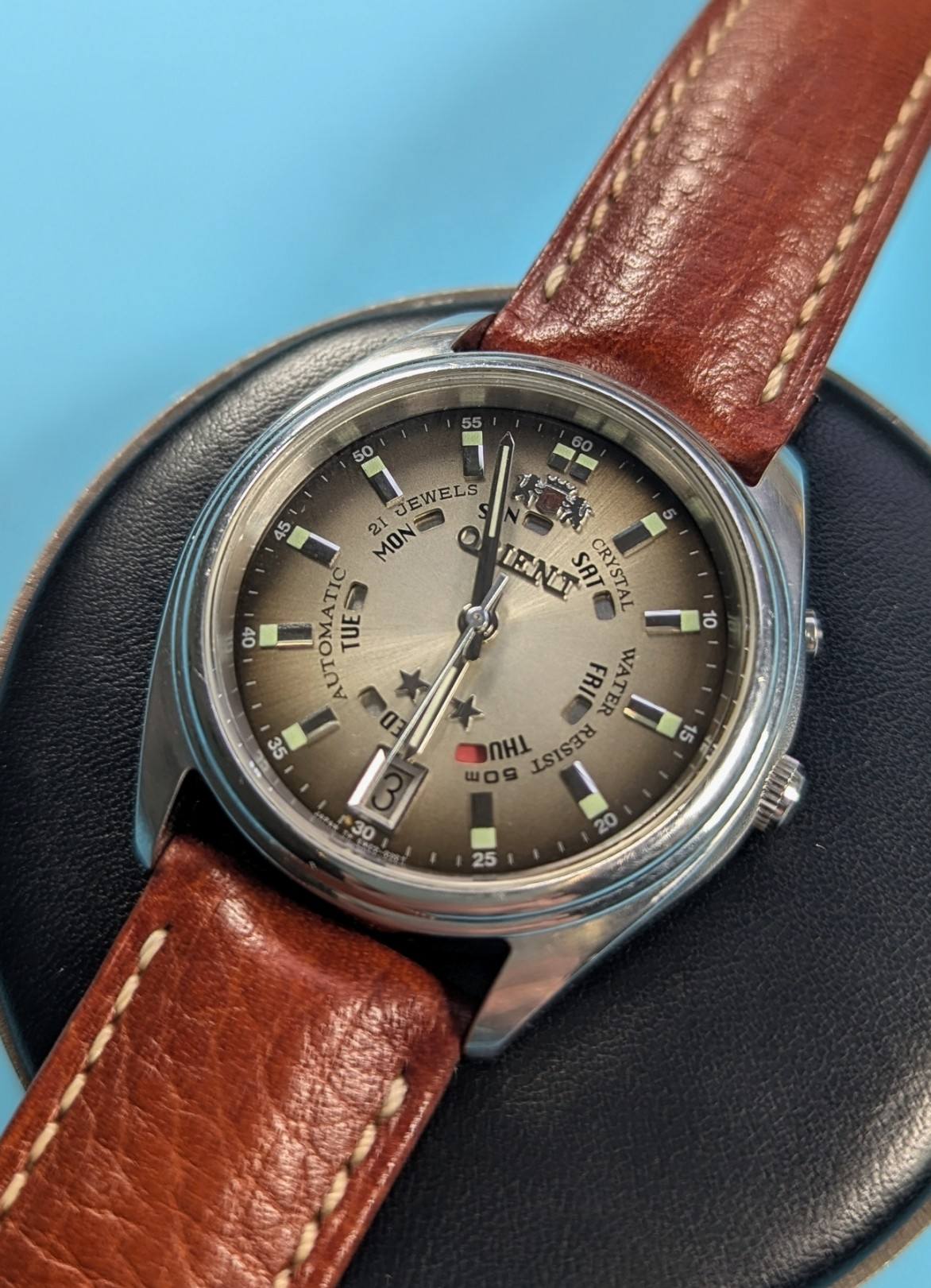 Restored vintage Orient watch EM5J-CO CA with red/blue date wheel