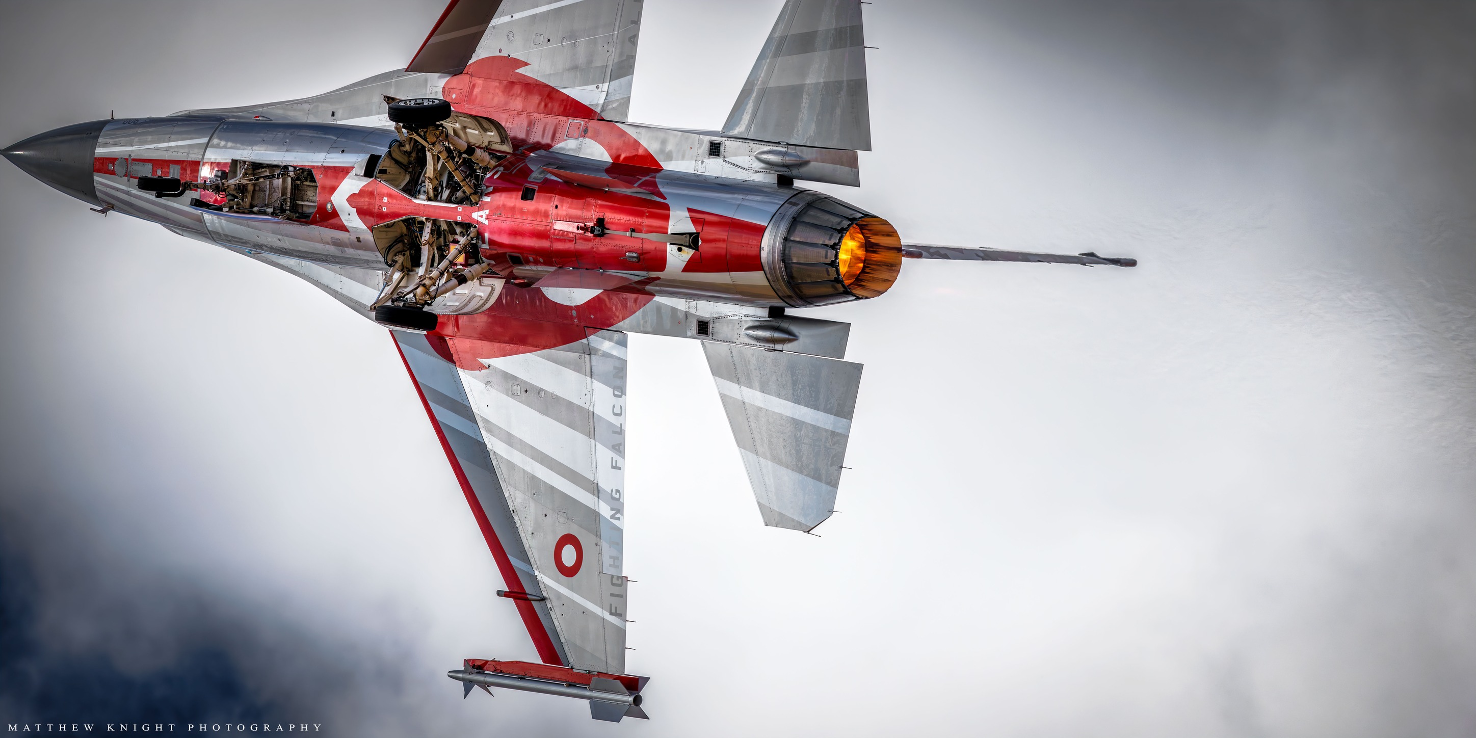 Amateur & Professional Photography | Undercarriage being shown off ...