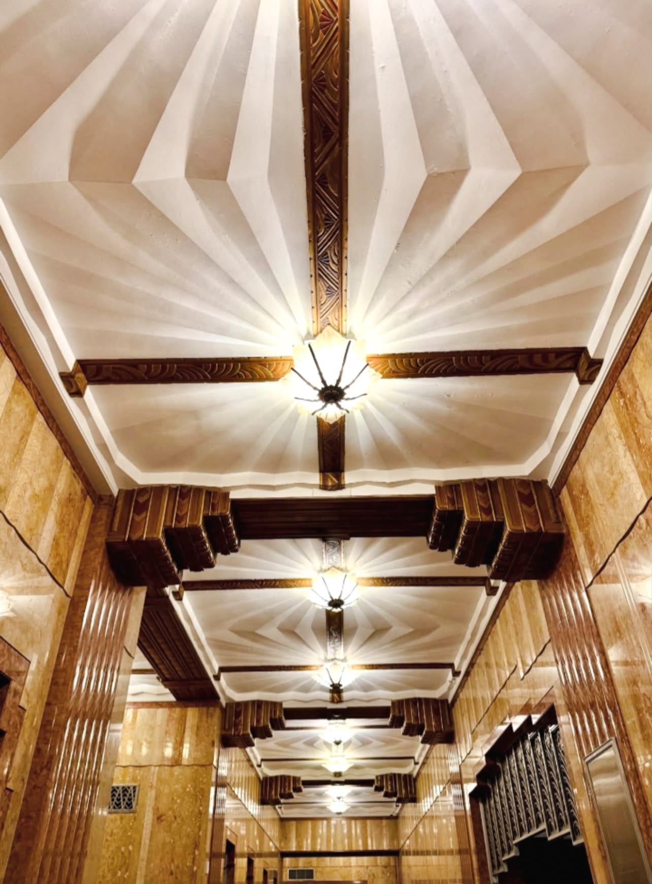 ART DECO NEW YORK STYLE 1. The Lescaze House was built from 1933