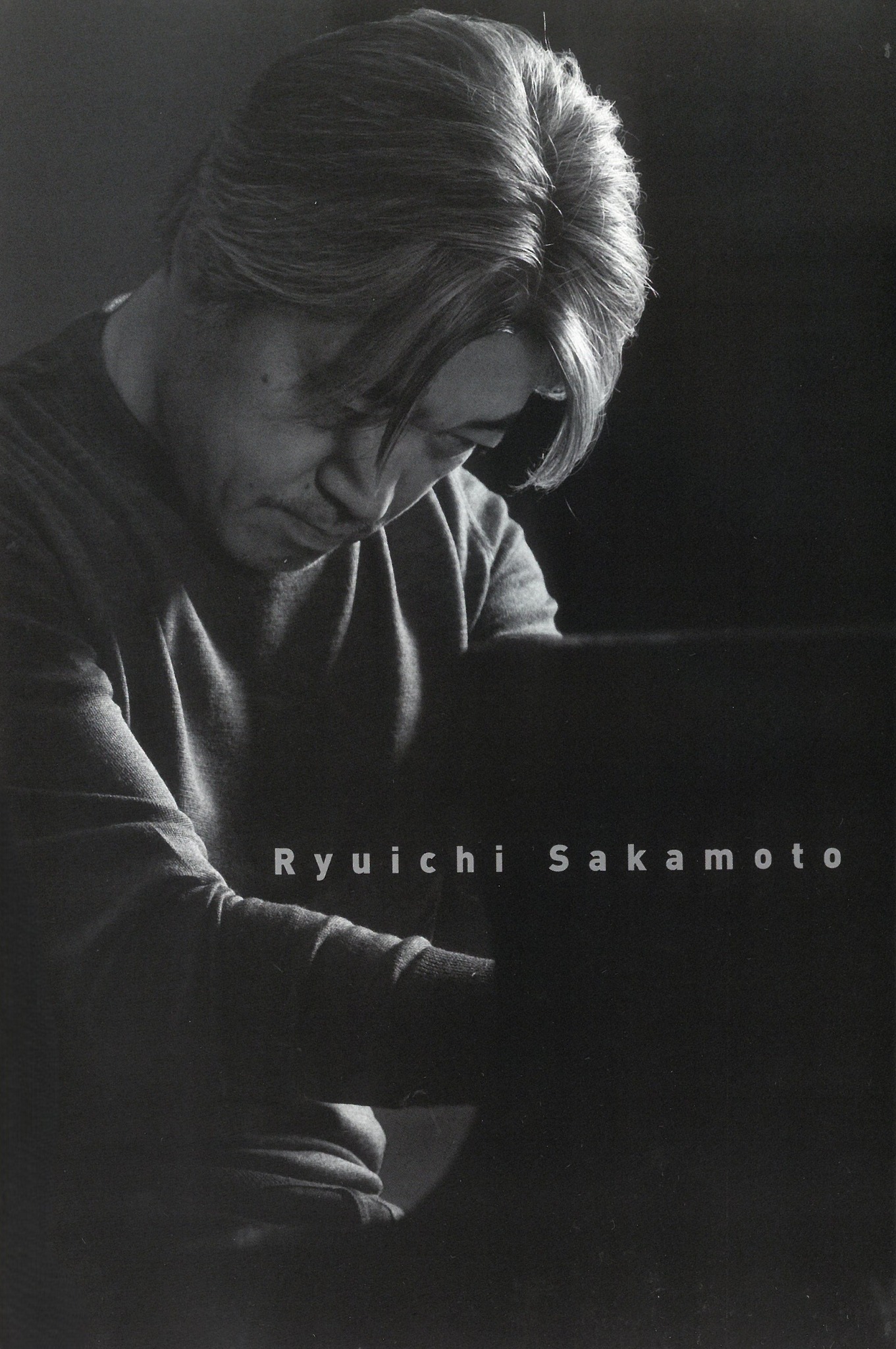 Photographer Makoto Iida behind Ryuichi Sakamoto