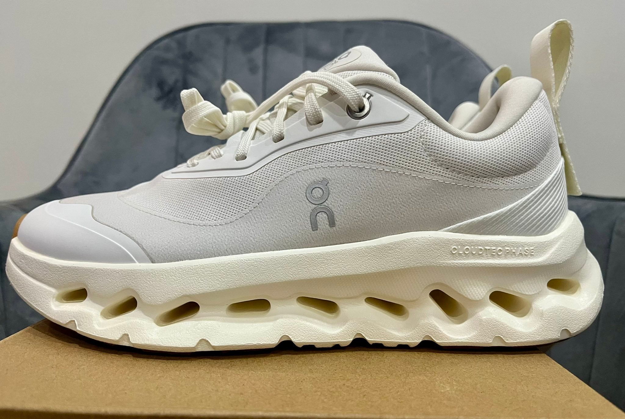 Selling Brand New Loewe x On Cloudtilt 2.0 Classic Fresh All White 