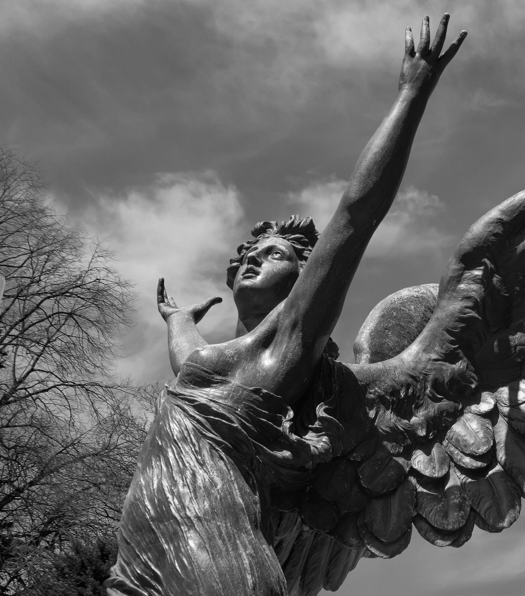 Valentine Angel sculpture by Adolfo Apolloni at Green-Wood Cemetery