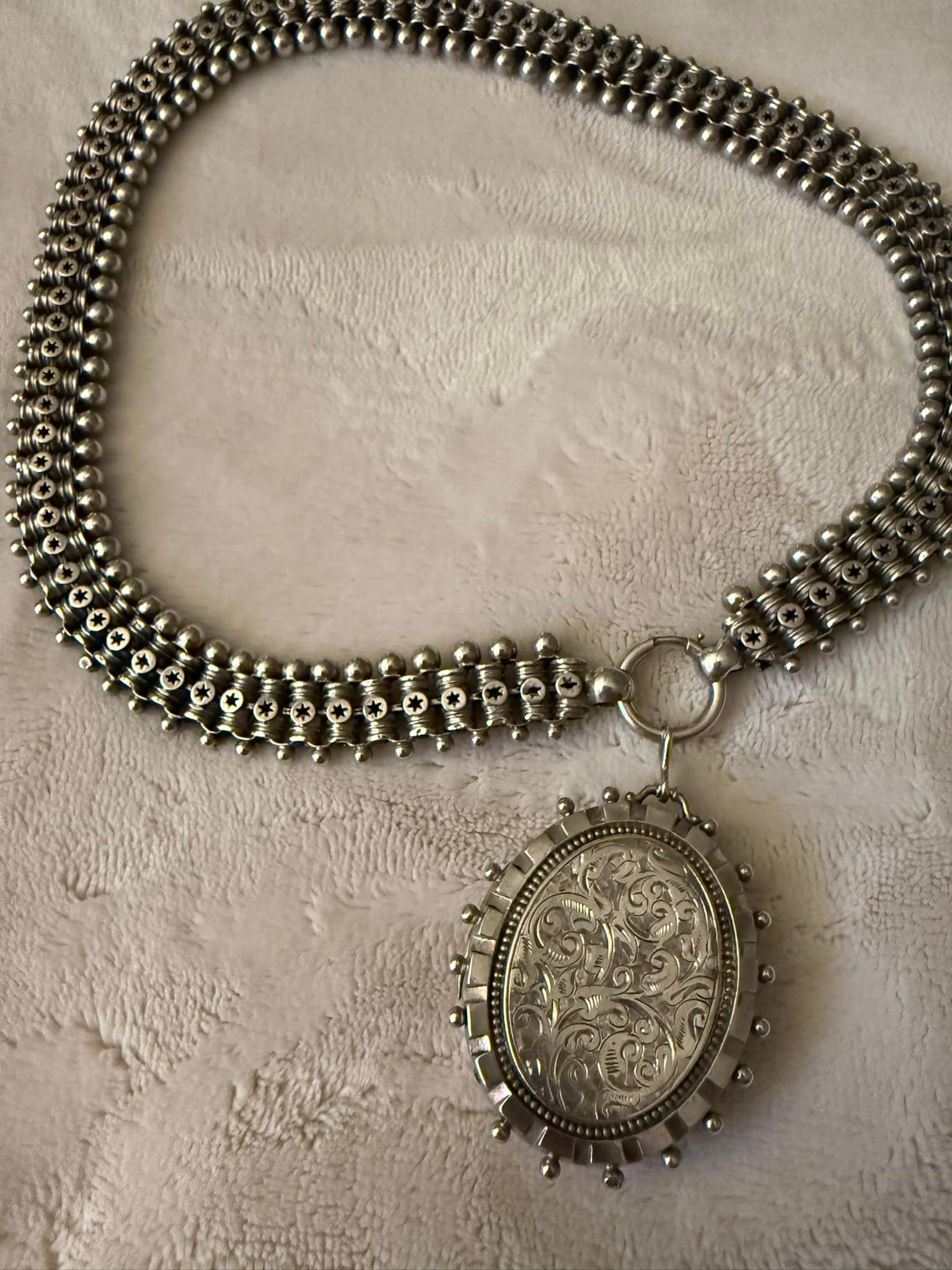 What do Victorian necklace and locket markings mean?