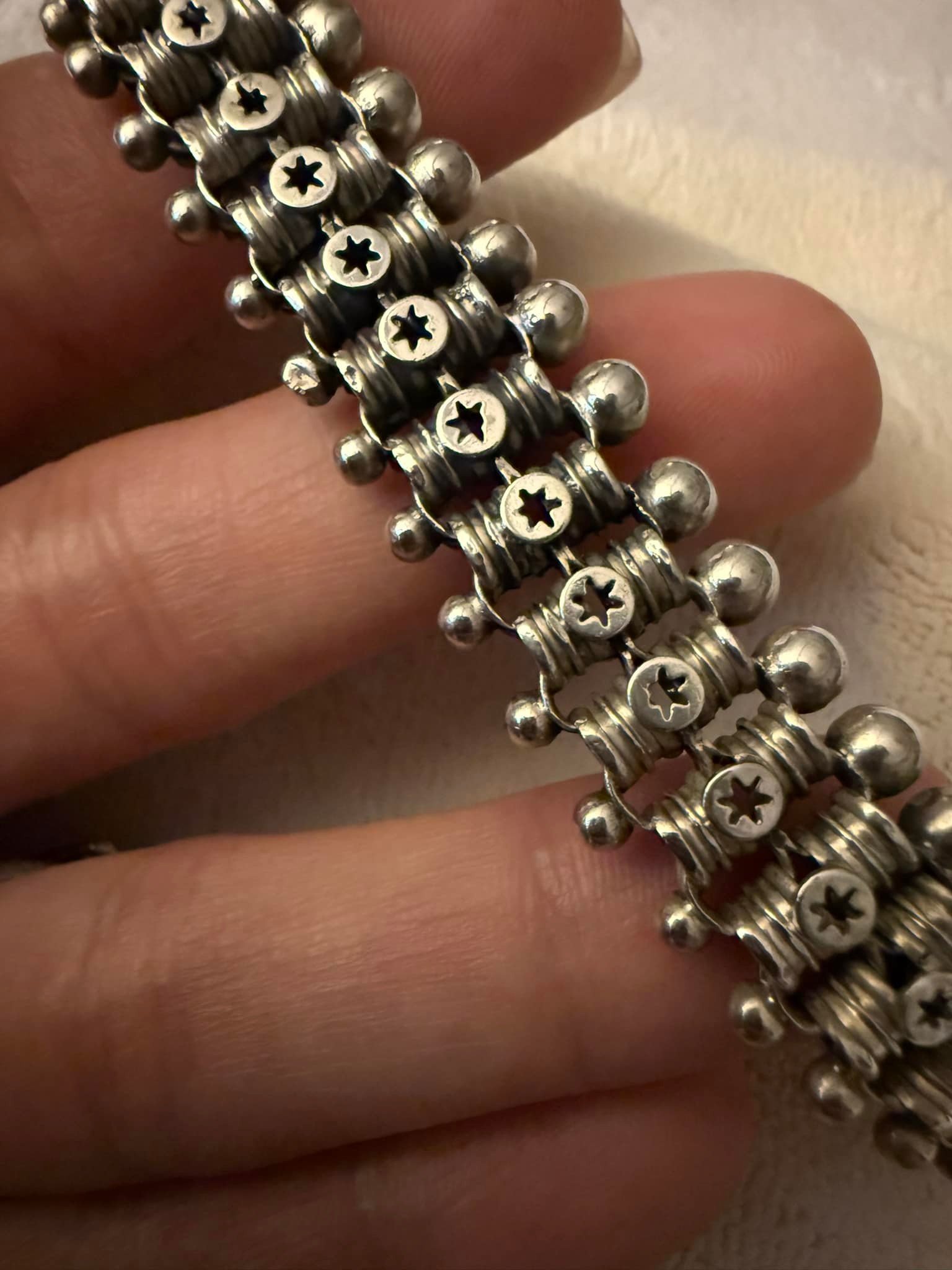 What do Victorian necklace and locket markings mean?