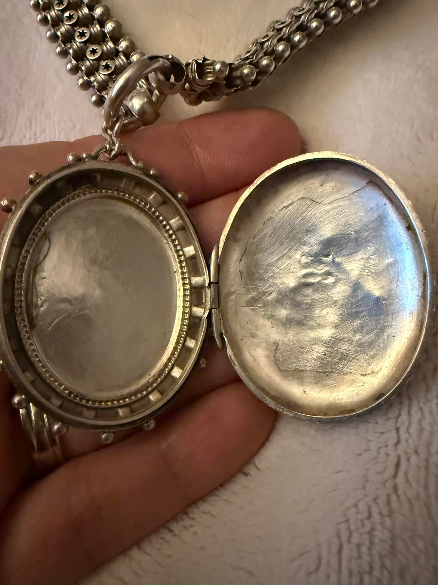 What do Victorian necklace and locket markings mean?