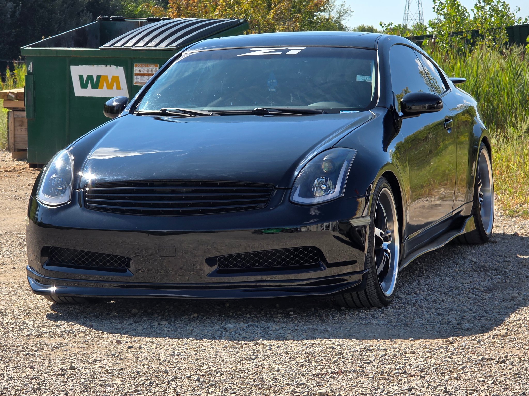 Nissan 350Z with an Infiniti G37 front end. Pics via usedcarnews.jp
