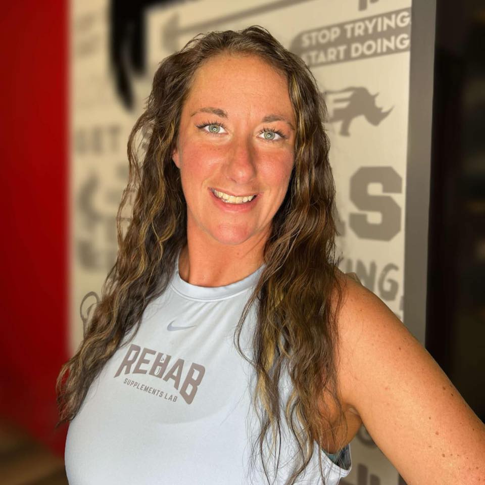 Come deep clean the gym with me 👌 🧼 #leadbyexample #clean #cleangym # ...