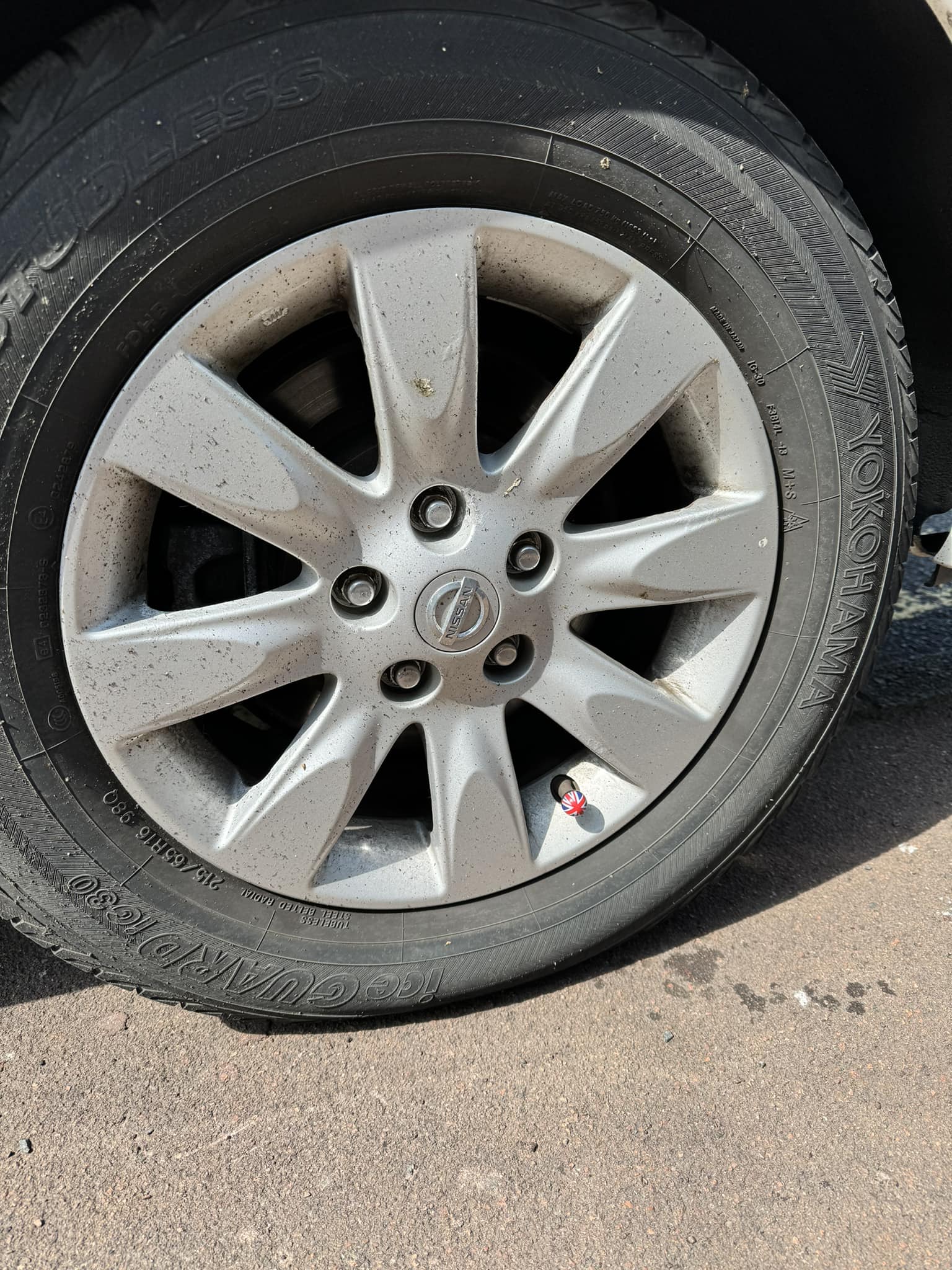 What are comfortable 16-inch wheel options for Nissan Elgrand E51?