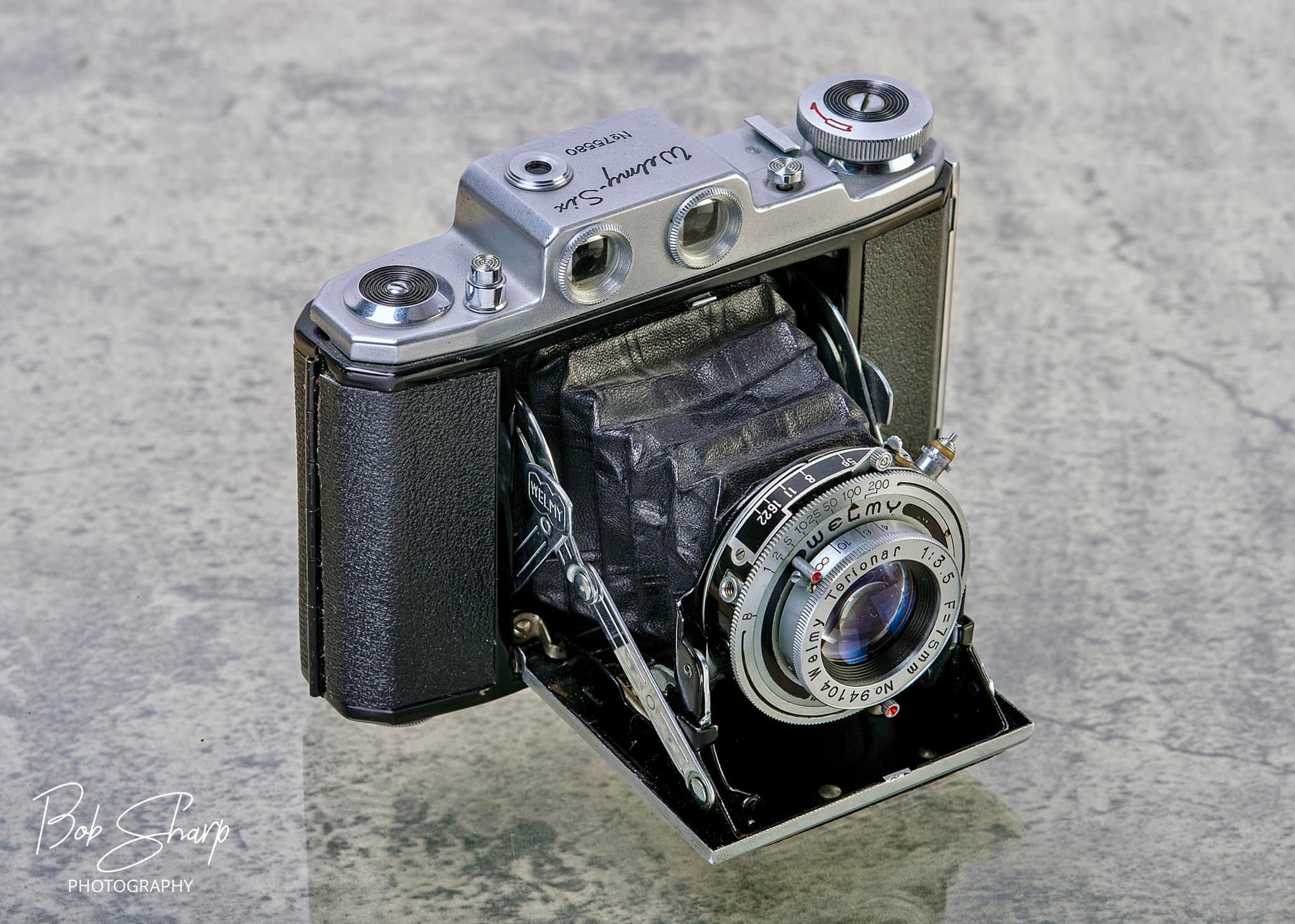 Vintage Welmy Six camera's bizarre viewfinder feature