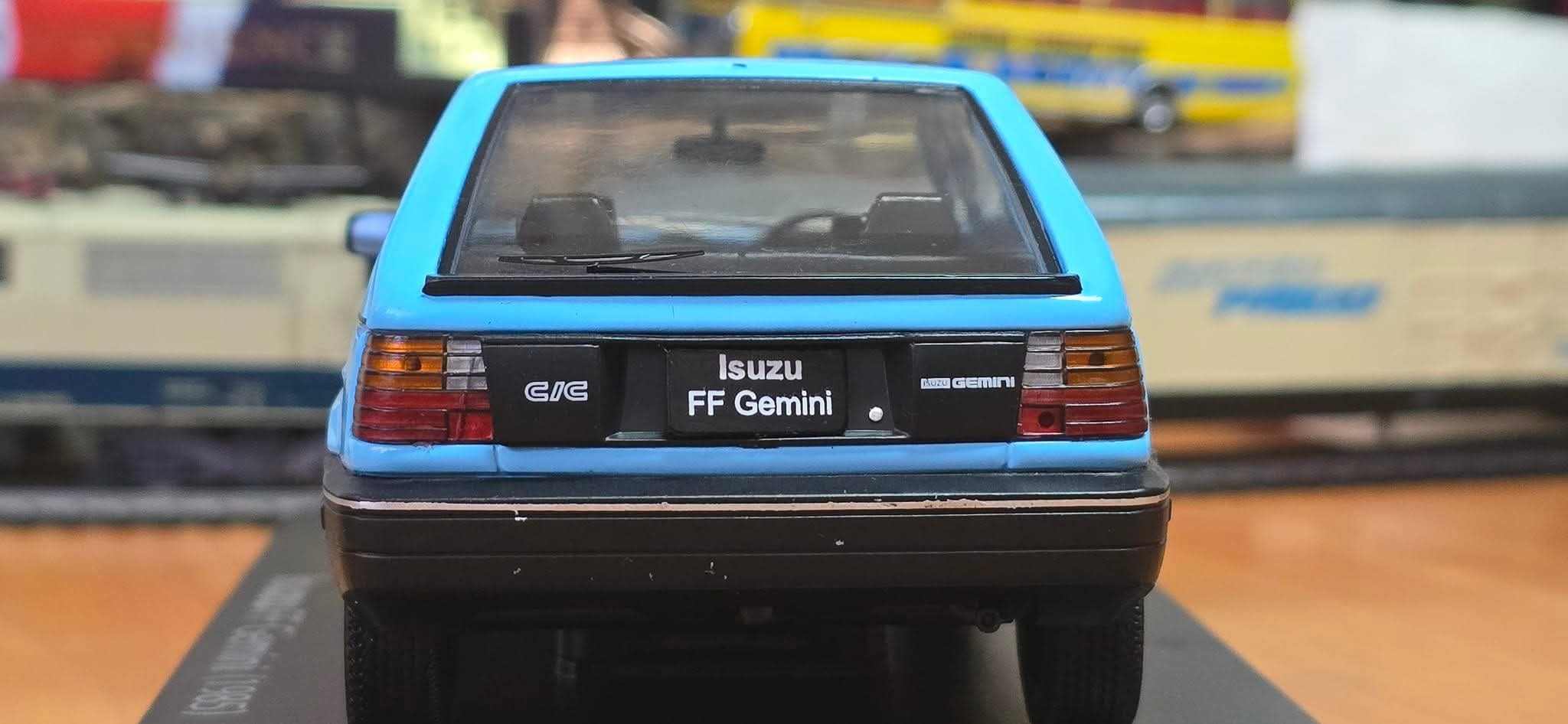 DCCLmadeinjapan Isuzu FF Gémini (1985) 1:24