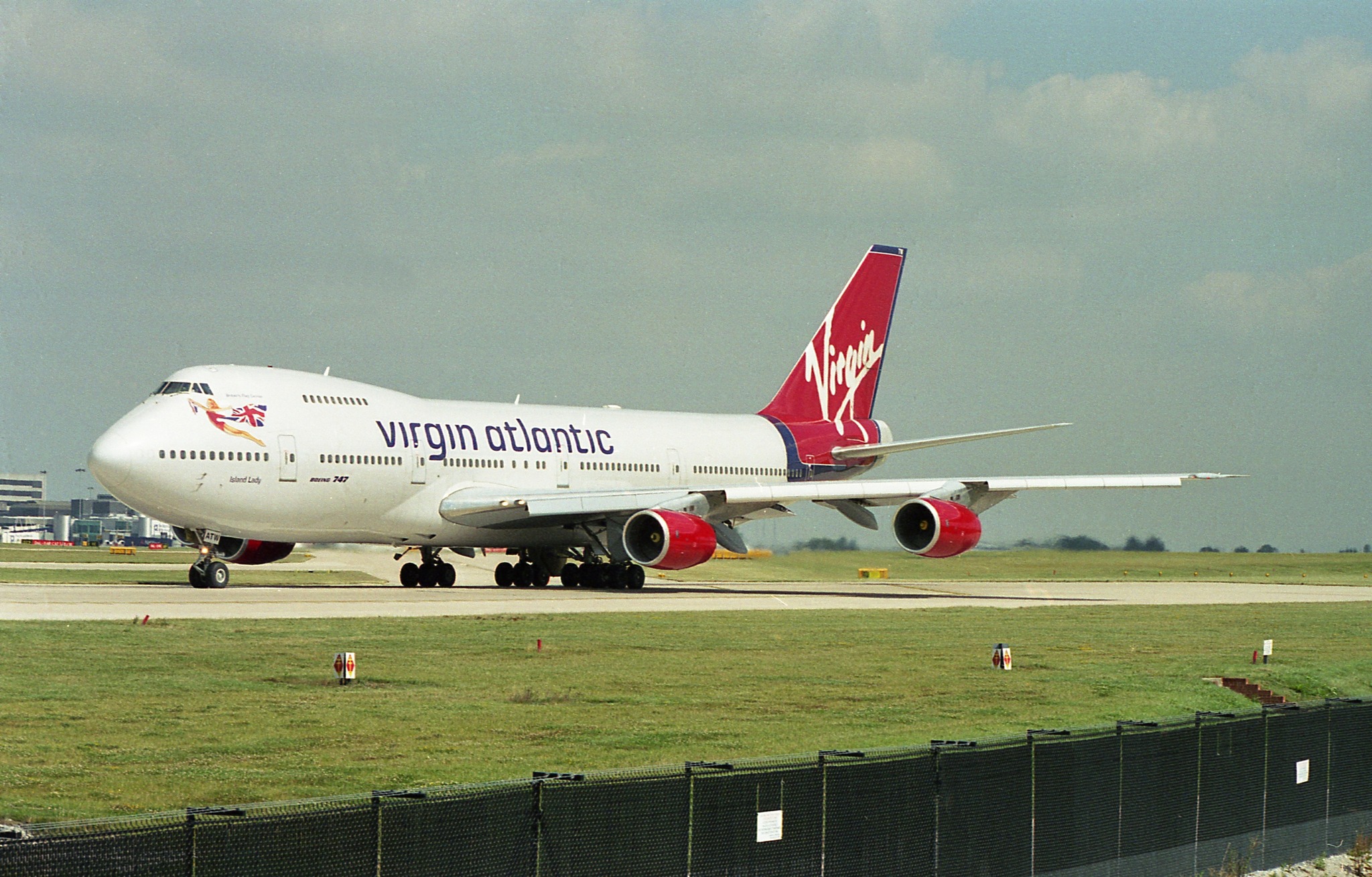 Virgin Atlantic Airways was operating with this Boeing 747-41R c/n