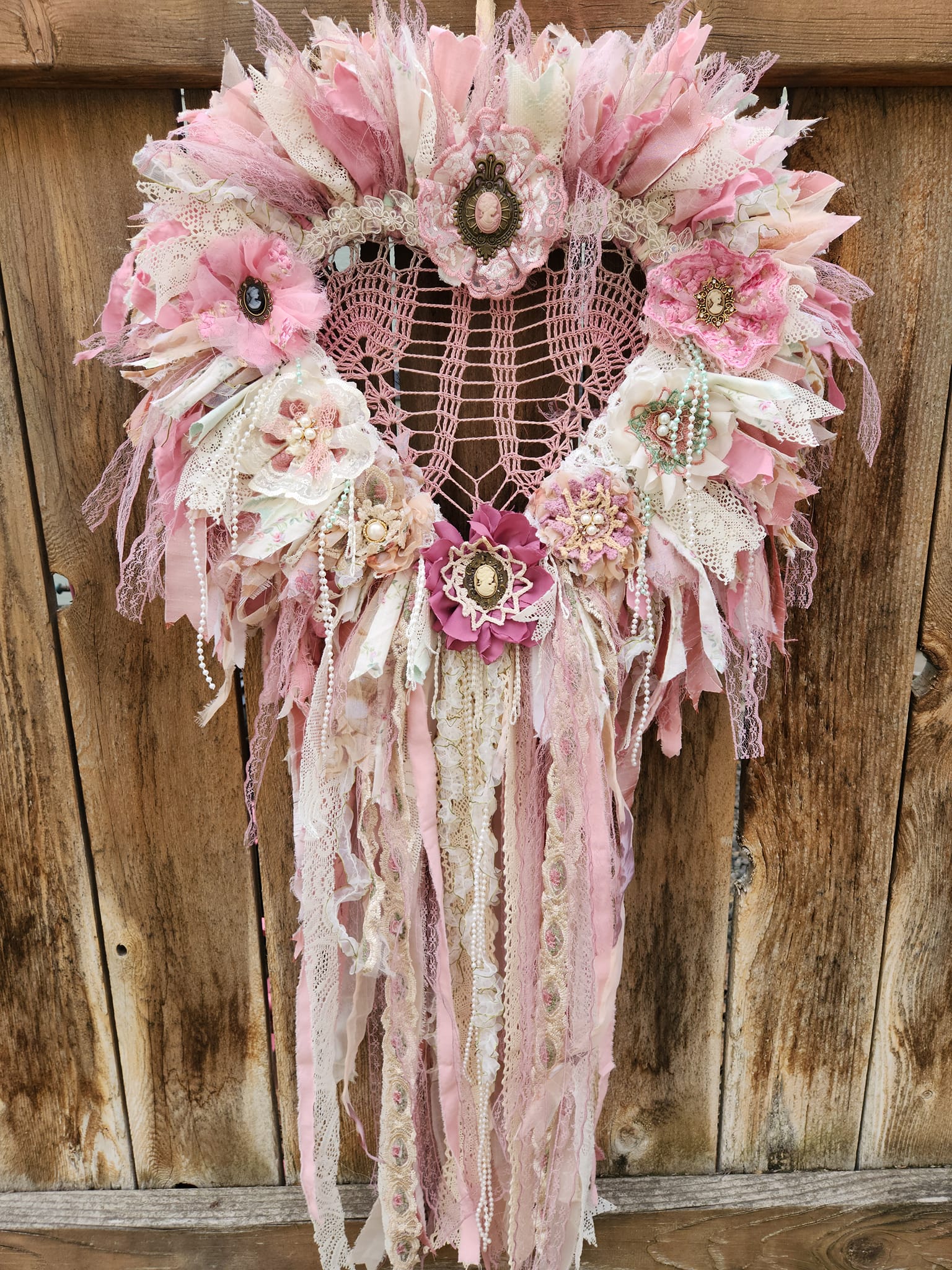 Here is another rag wreath. In this one I used a vintage hand dyed 
