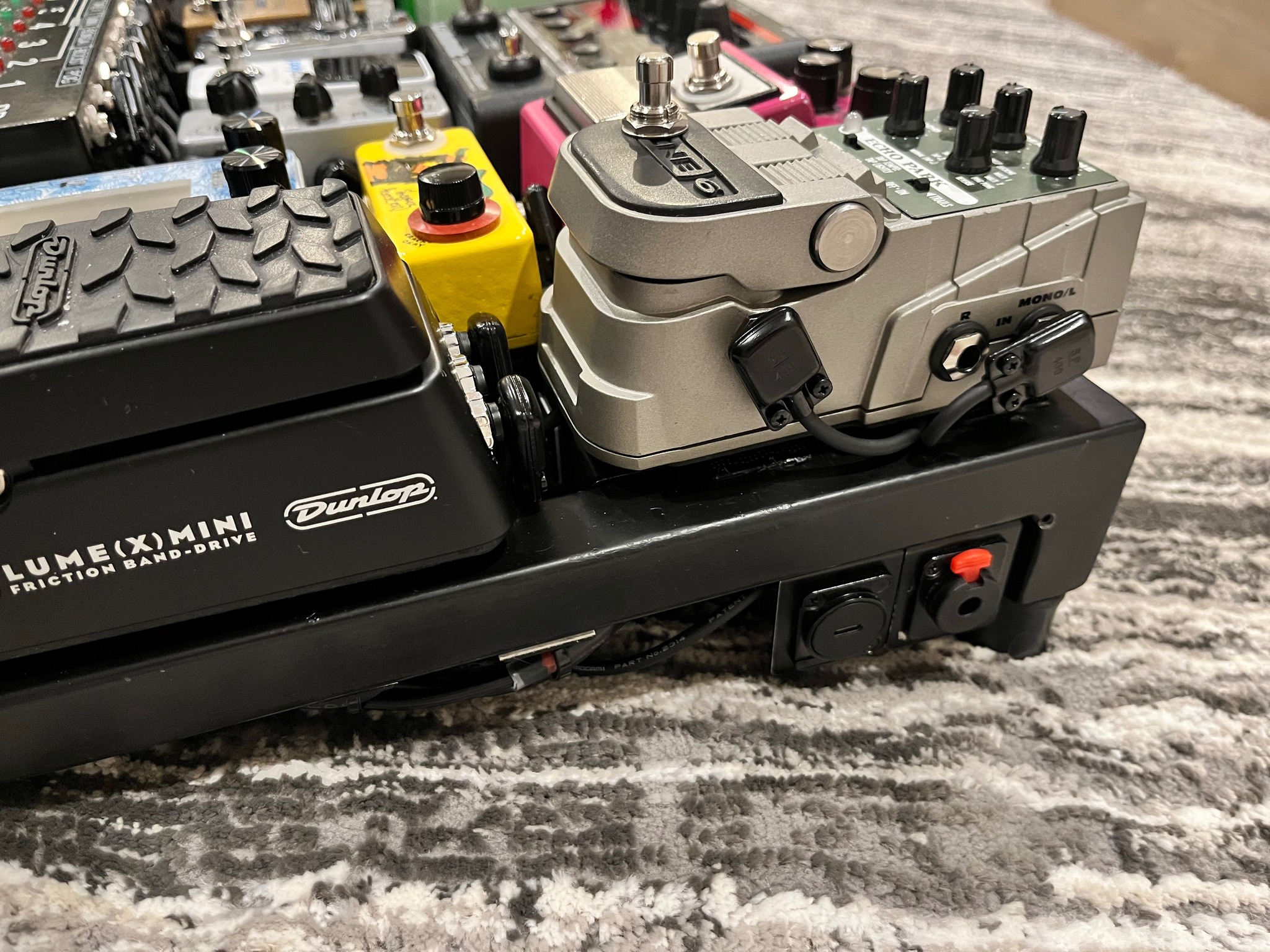 Modding a Line6 Echo Park pedal with momentary switch