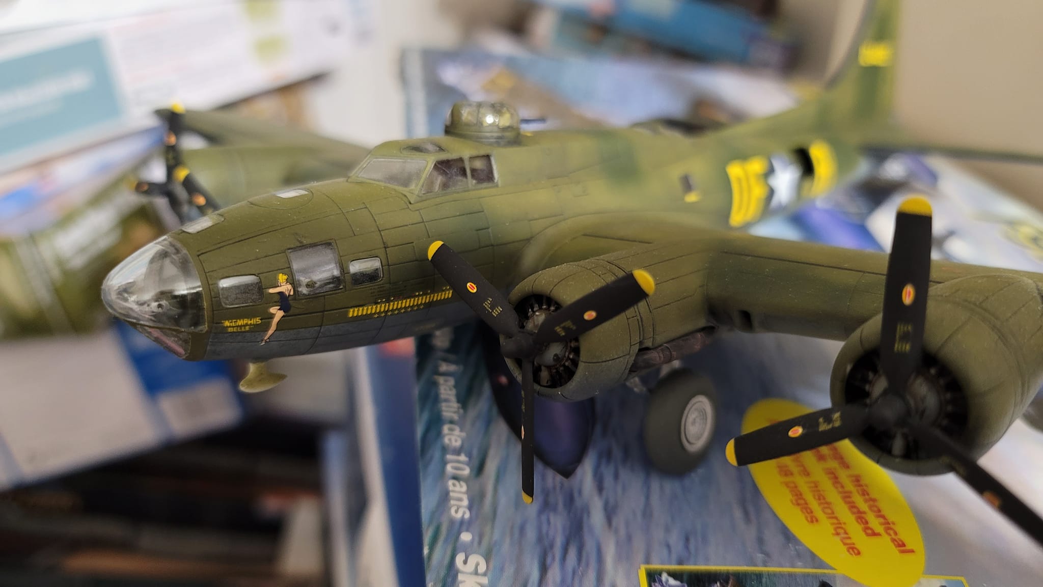 Maquette Revell 1/72 B-17F Memphis Belle - Boeing Forteresse Volante WWII - Niveau Expert 235 Pièces