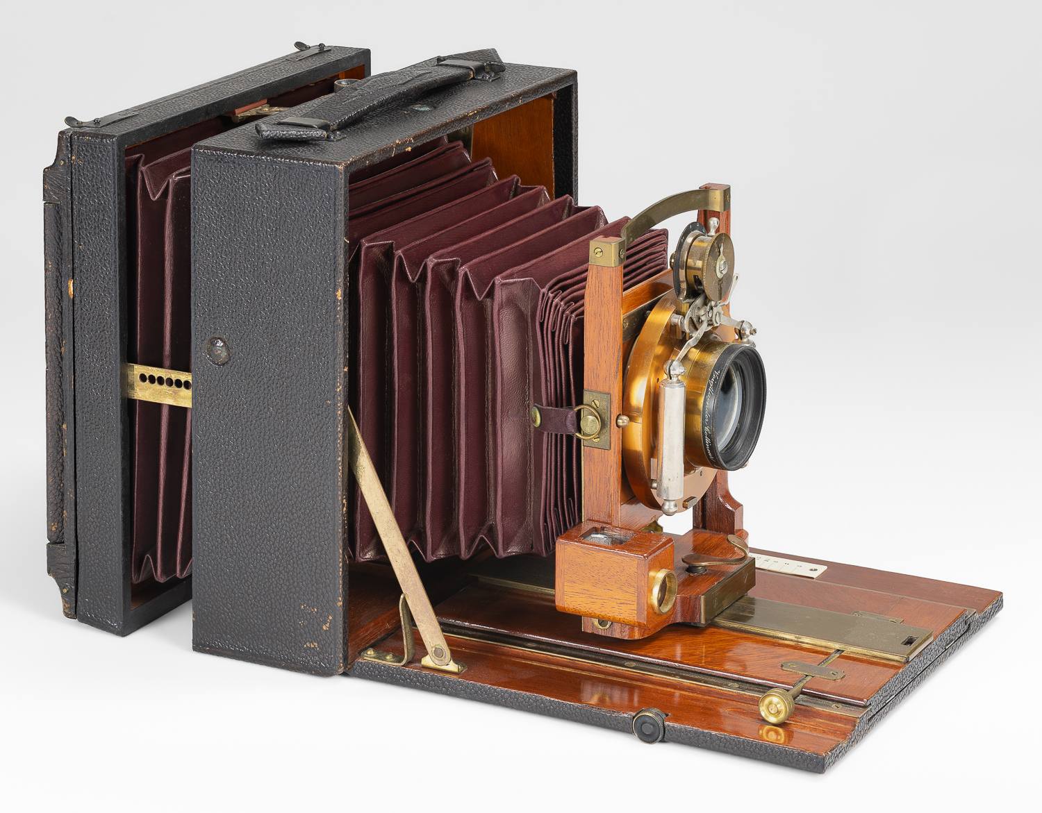 This is the KW (Kamera-Werkstätten) Reflex-Box camera