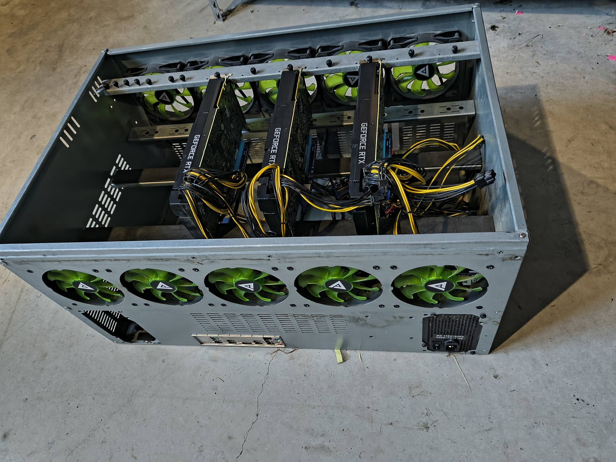 How to set up hardware for running AI models with multiple cards?