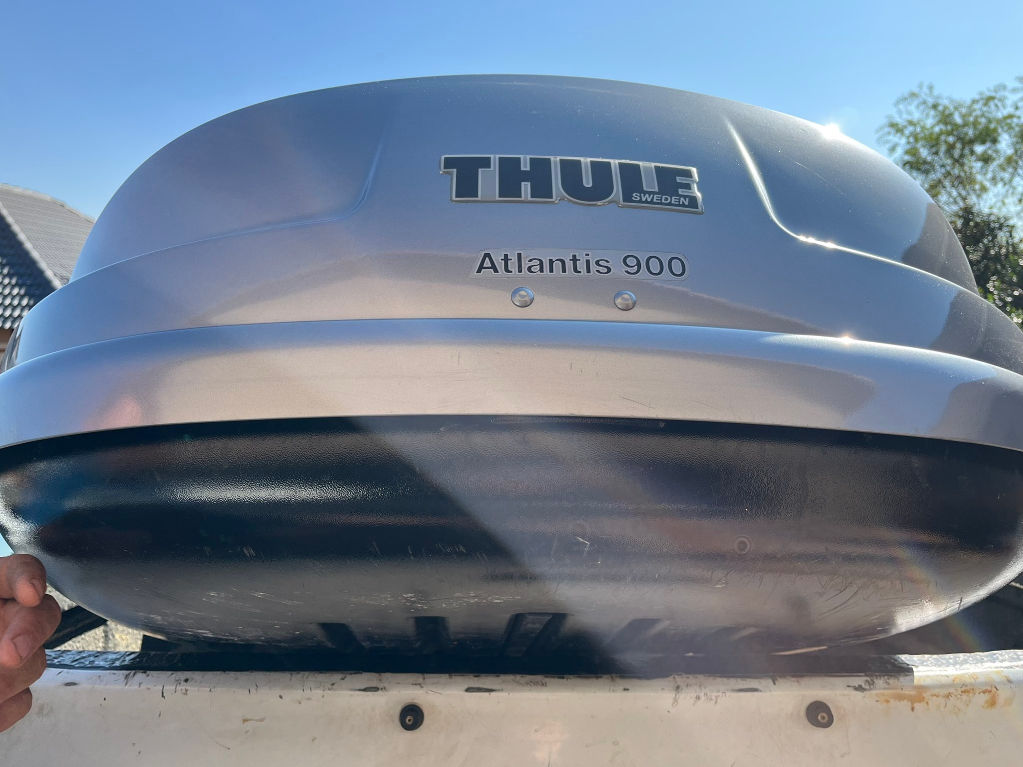 値下げ　USED THULE Atlantis900 シルバー ルーフボックス Selling a large Thule Atlantis 900 luggage roof box with the roof