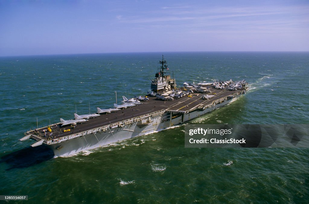 USS FLORIKAN (ASR9) circa 1982