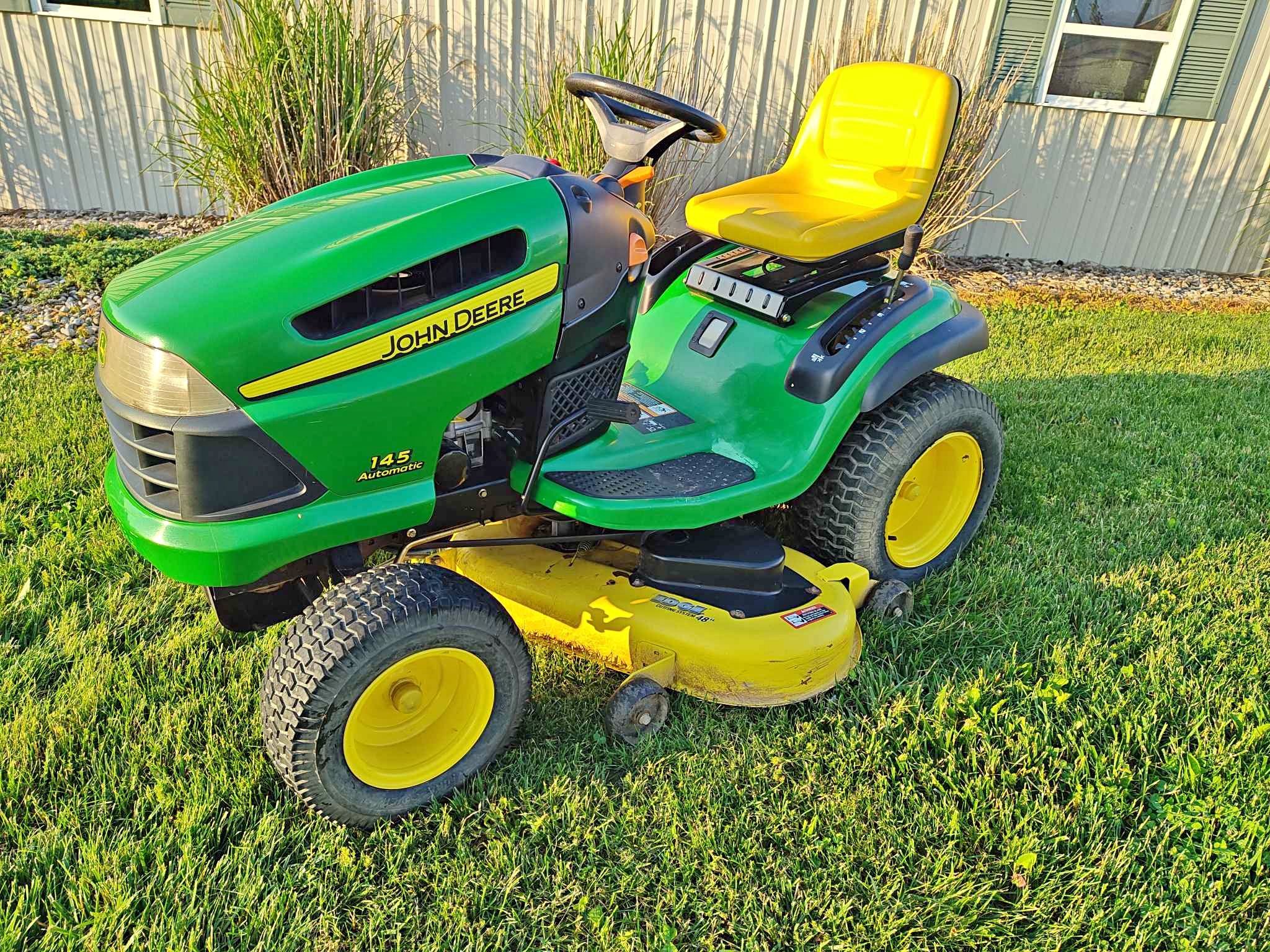 2005 John Deere 145 riding lawn mower - Lawn Mowers - Morning View ...