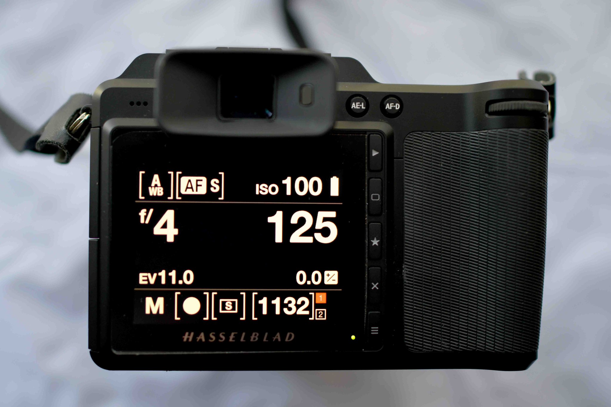 Hasselblad X1D II camera kit comes with: 45mm lens (XCD 45mm F4 P 