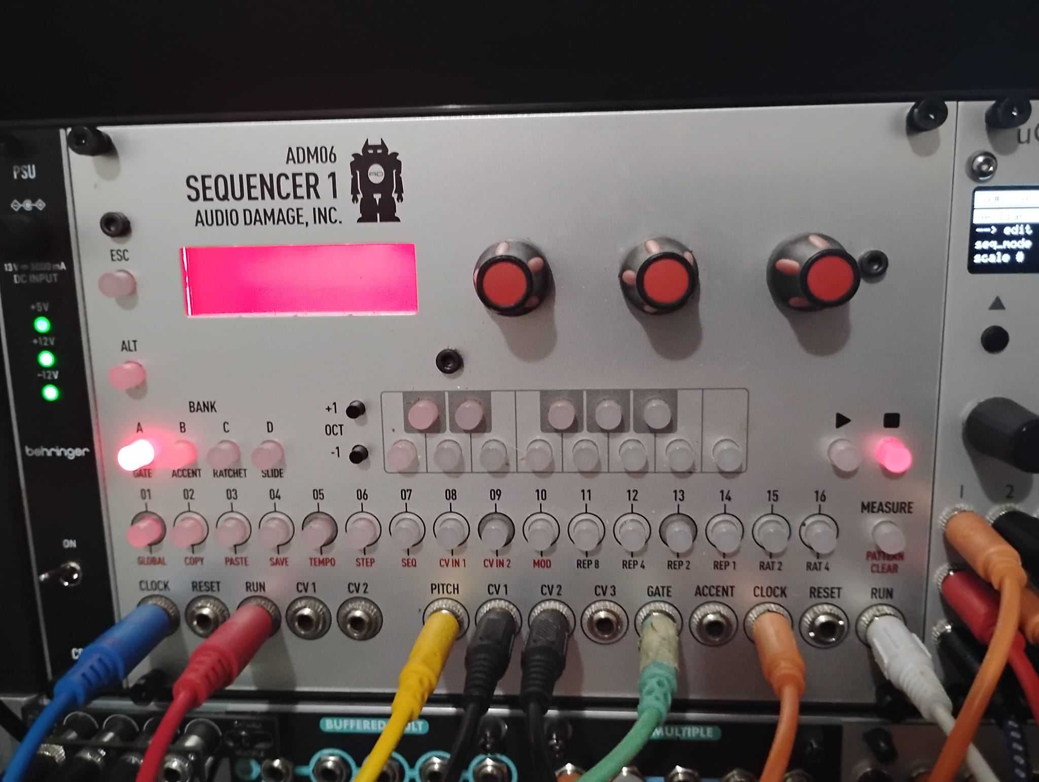 What causes a synthesizer display to stop working?