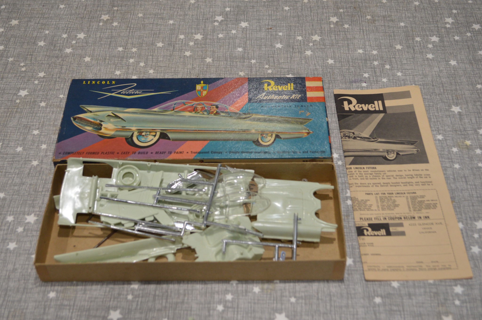 Revell Lincoln Futura kit differences between original and 1990s