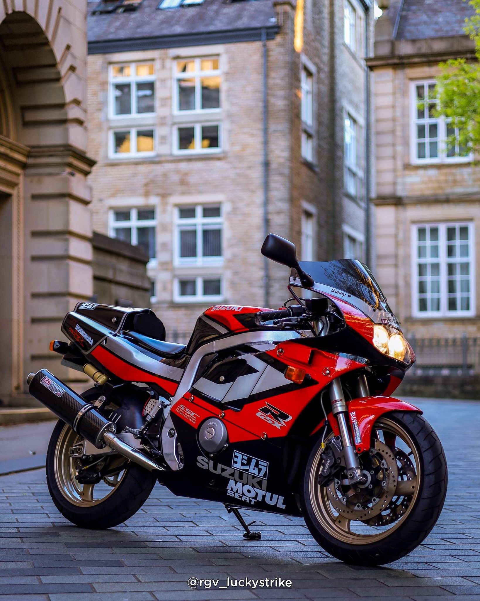 Modern classic! 1991 GSXR400R ?????