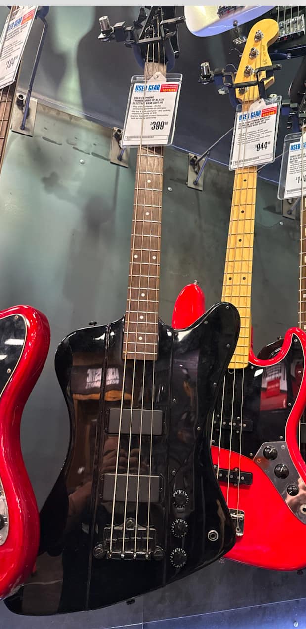 Hello, I own a non-reverse Epiphone Thunderbird bass and I'm