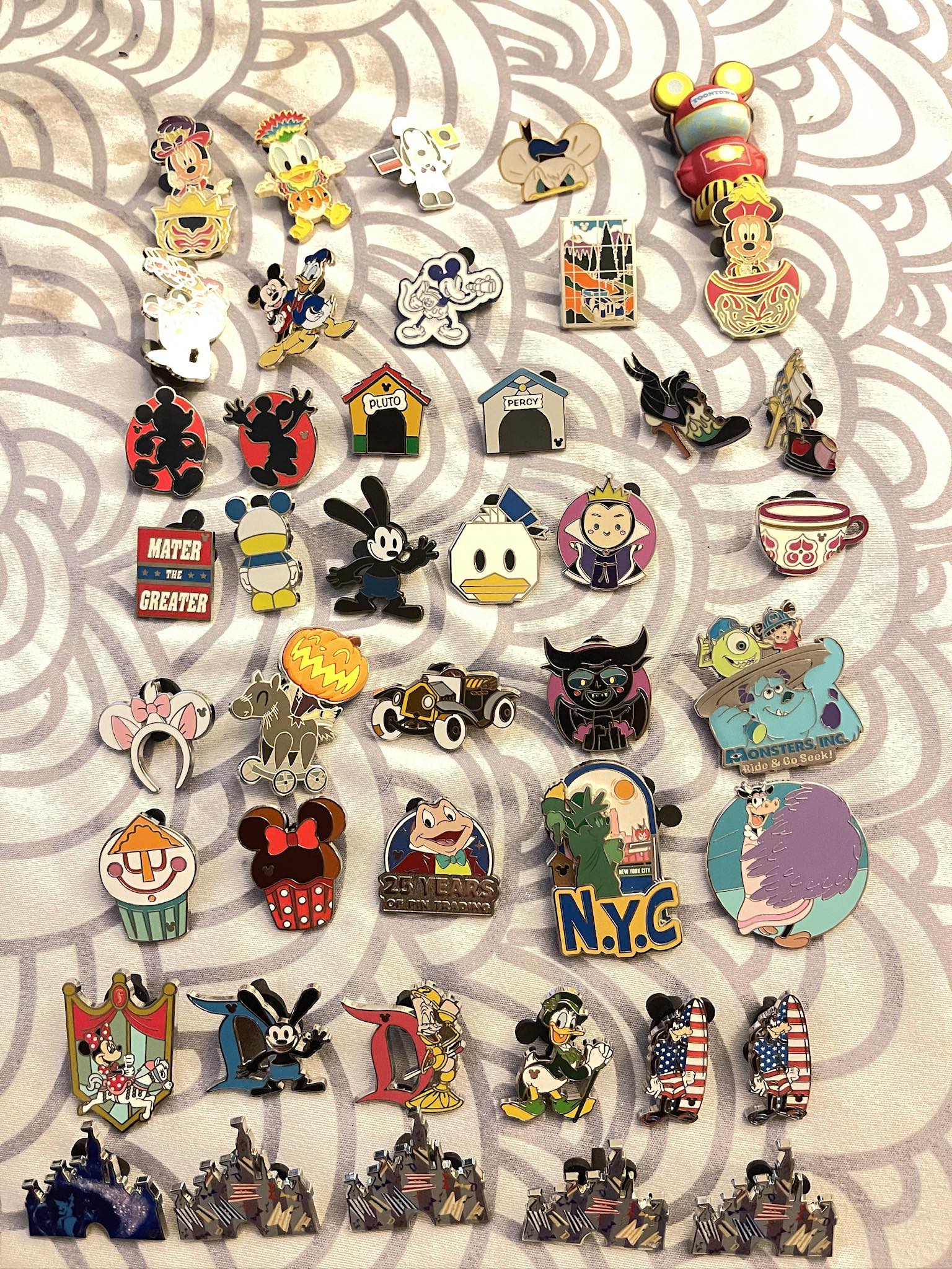 Are Disney Aulani still giving out Stitch pins with full-length