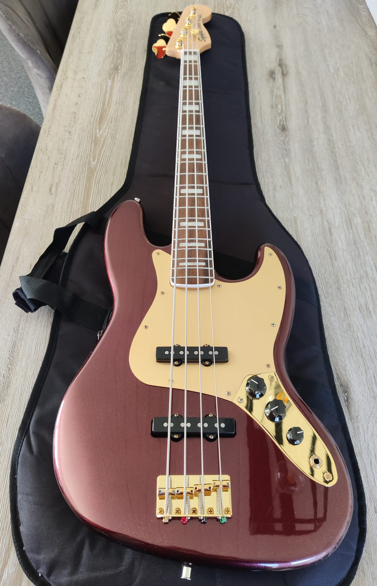 Squier 40th anniversary Jazz bass review