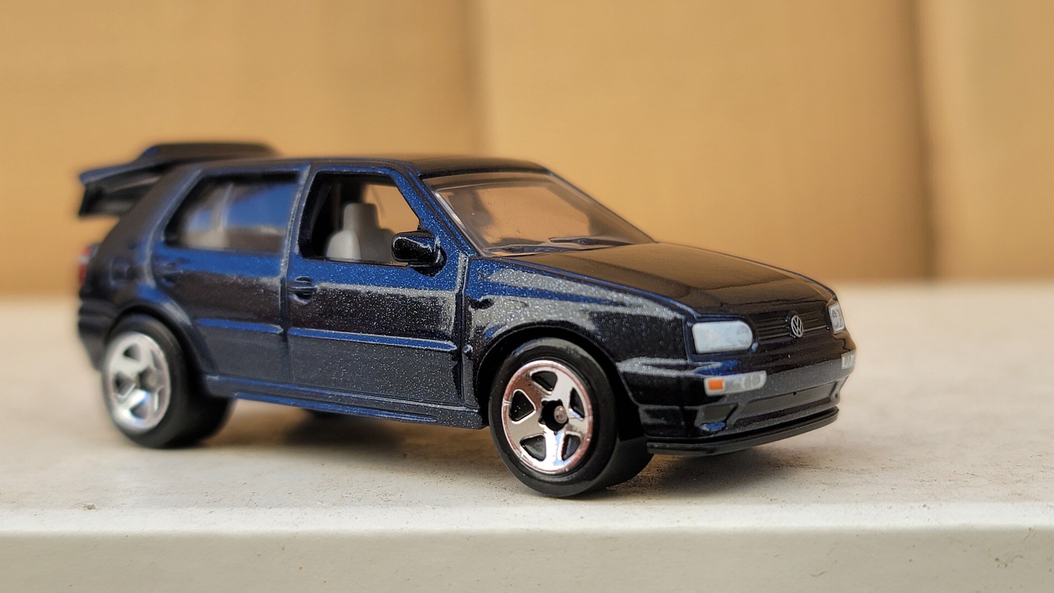 What's the value of a 1995 Volkswagen Golf Harlequin Matchbox car?
